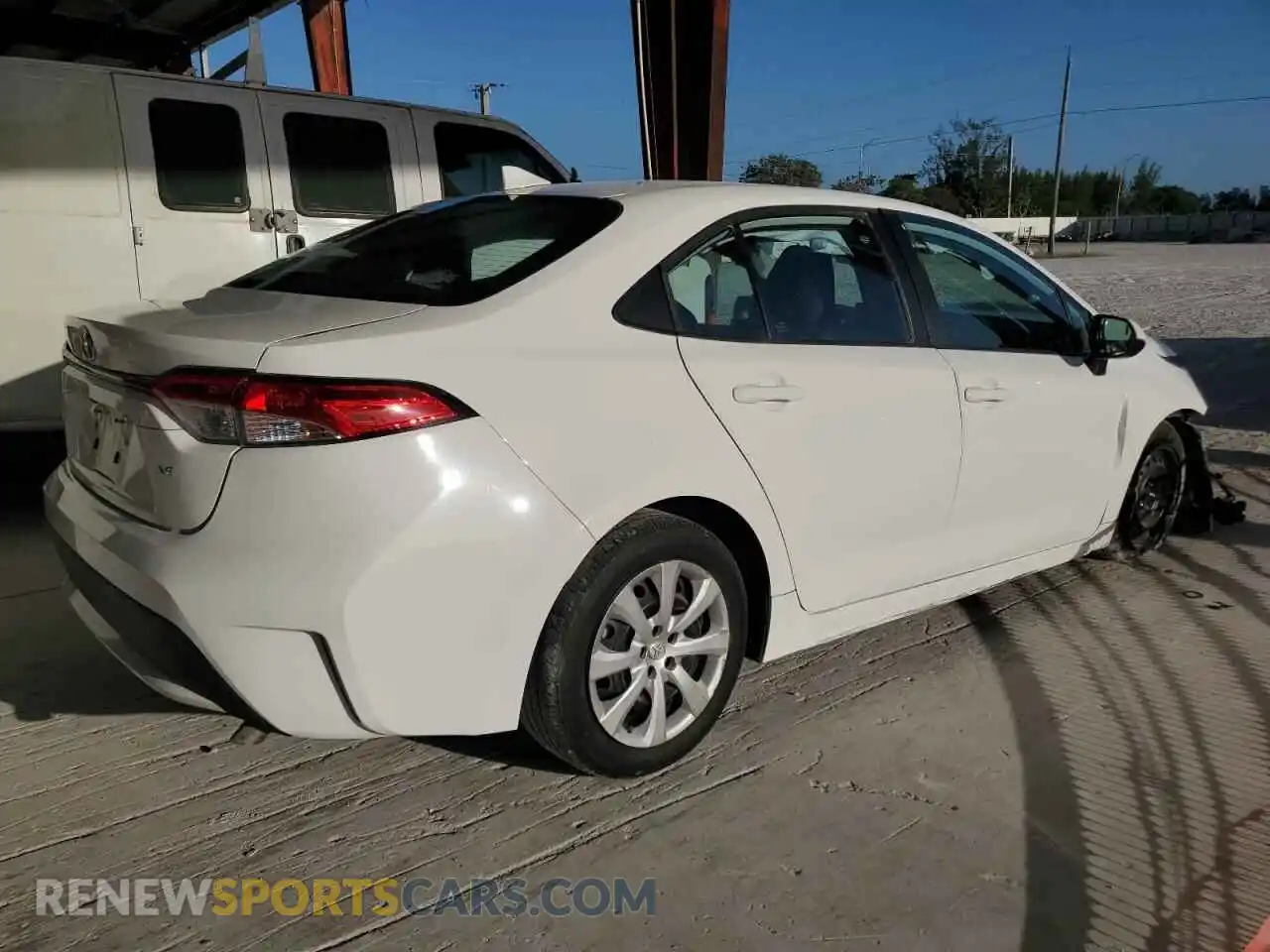 3 Photograph of a damaged car 5YFEPMAE2NP314202 TOYOTA COROLLA 2022