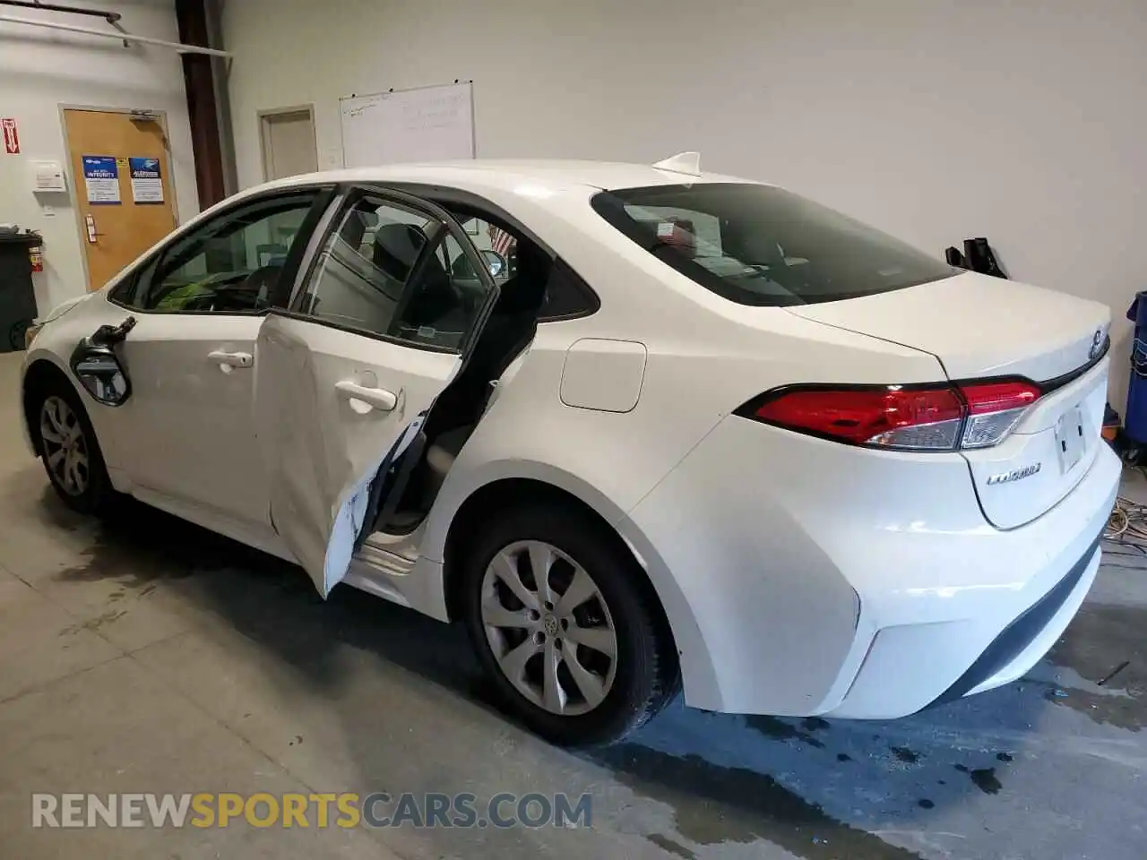 2 Photograph of a damaged car 5YFEPMAE2NP316919 TOYOTA COROLLA 2022