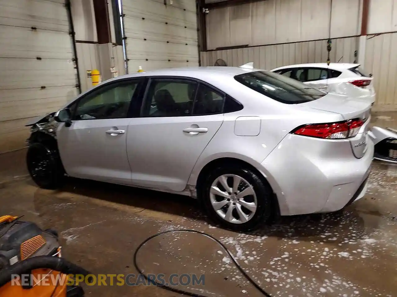 2 Photograph of a damaged car 5YFEPMAE2NP375596 TOYOTA COROLLA 2022