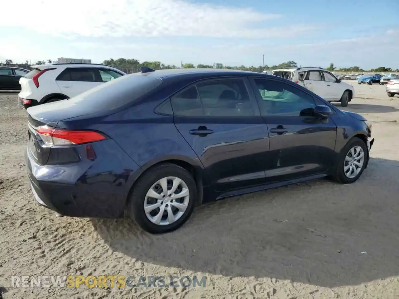 3 Photograph of a damaged car 5YFEPMAE3NP295255 TOYOTA COROLLA 2022
