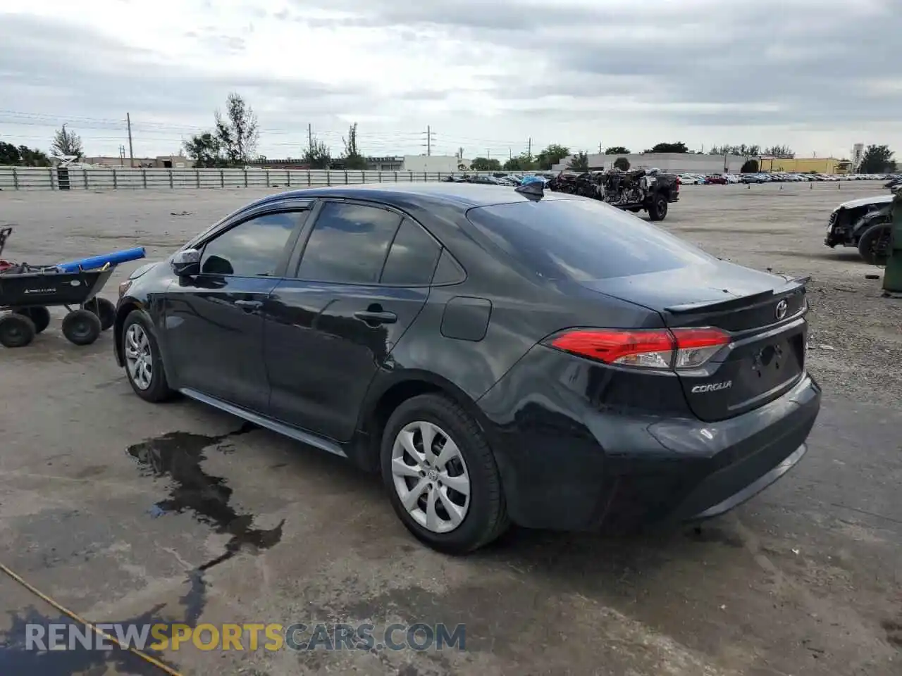 2 fotografías del automóvil dañado 5YFEPMAE3NP375820 TOYOTA COROLLA 2022