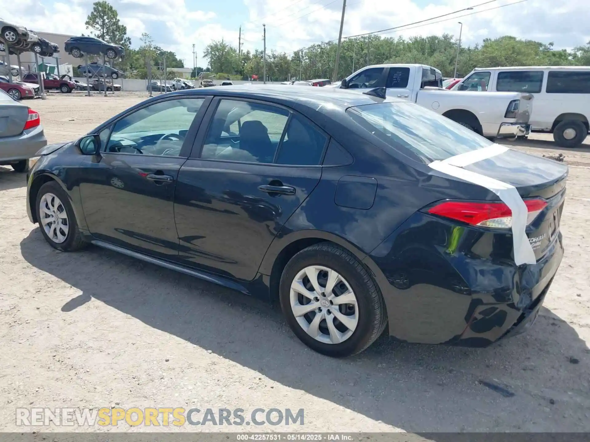 3 Photograph of a damaged car 5YFEPMAE5NP332337 TOYOTA COROLLA 2022
