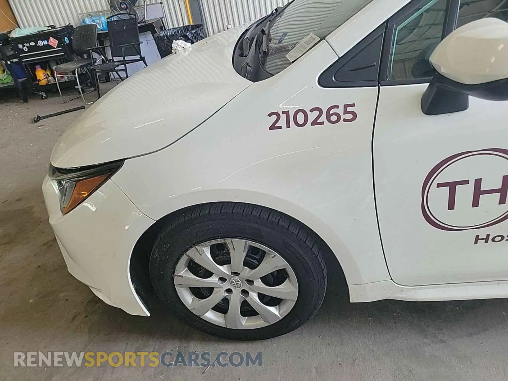 2 fotografías del automóvil dañado 5YFEPMAE6NP303624 TOYOTA COROLLA 2022