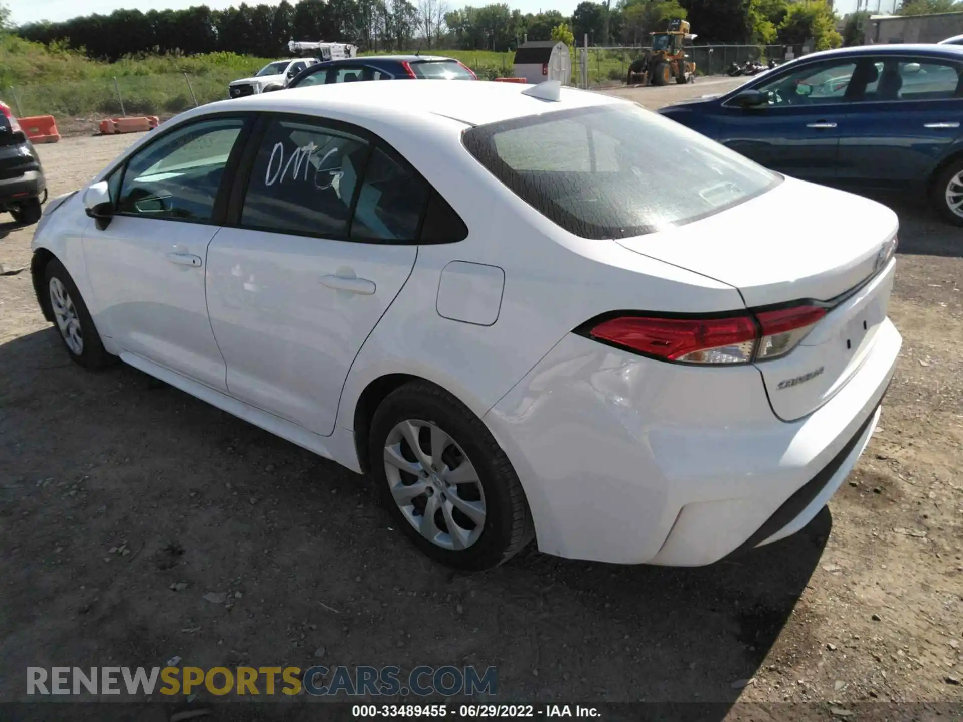 3 Photograph of a damaged car 5YFEPMAE8NP277964 TOYOTA COROLLA 2022