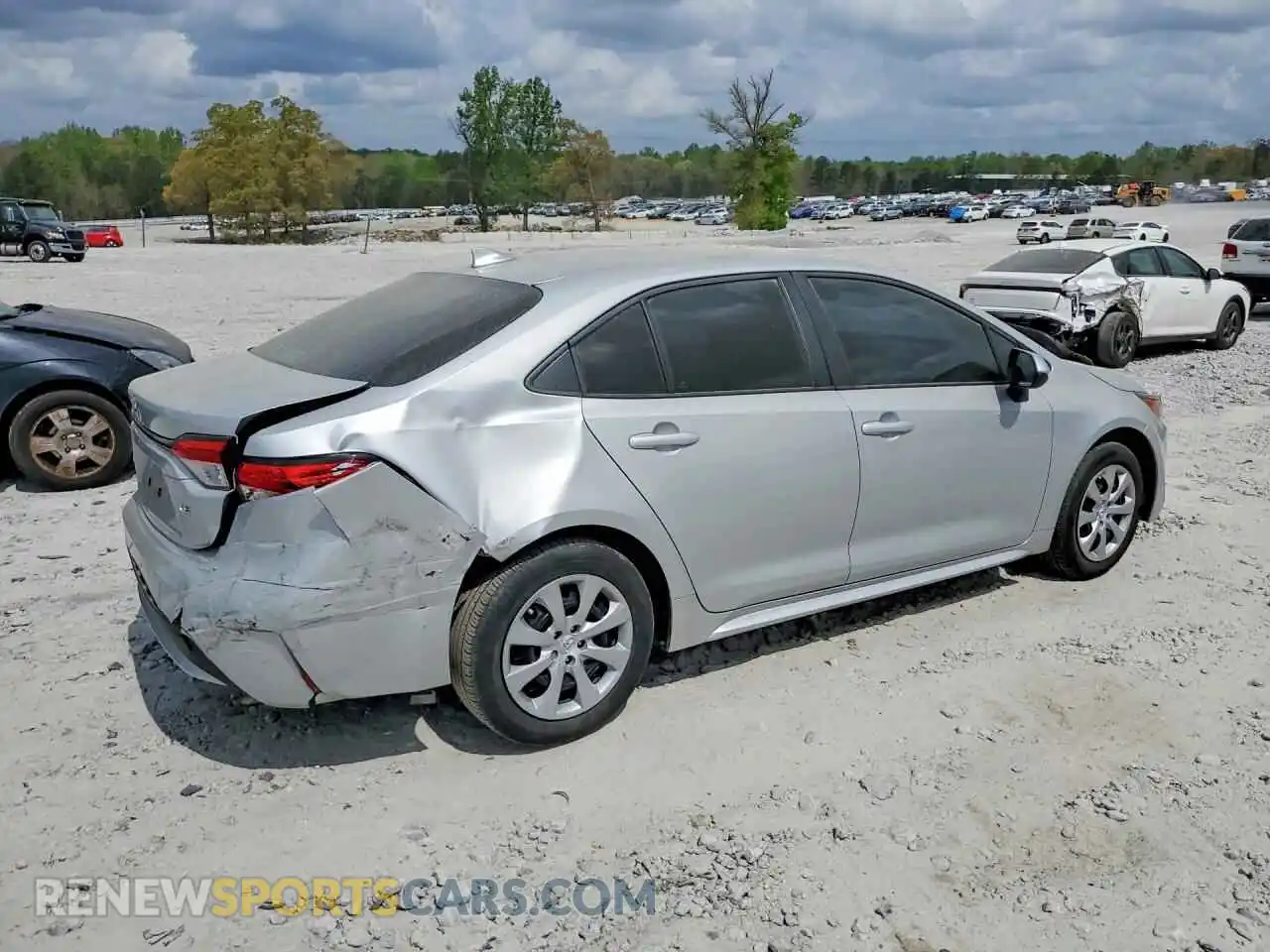 3 Photograph of a damaged car 5YFEPMAE8NP309635 TOYOTA COROLLA 2022