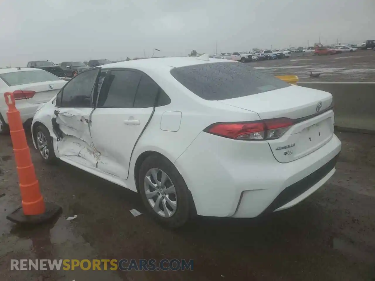 2 fotografías del automóvil dañado 5YFEPMAE8NP323437 TOYOTA COROLLA 2022