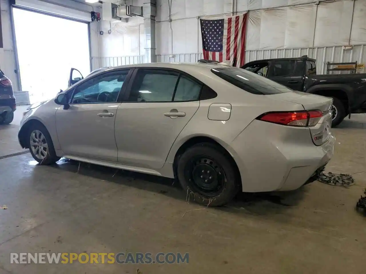 2 Photograph of a damaged car 5YFEPMAE8NP327200 TOYOTA COROLLA 2022