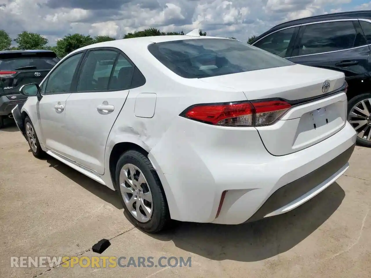 2 Photograph of a damaged car 5YFEPMAE8NP364117 TOYOTA COROLLA 2022