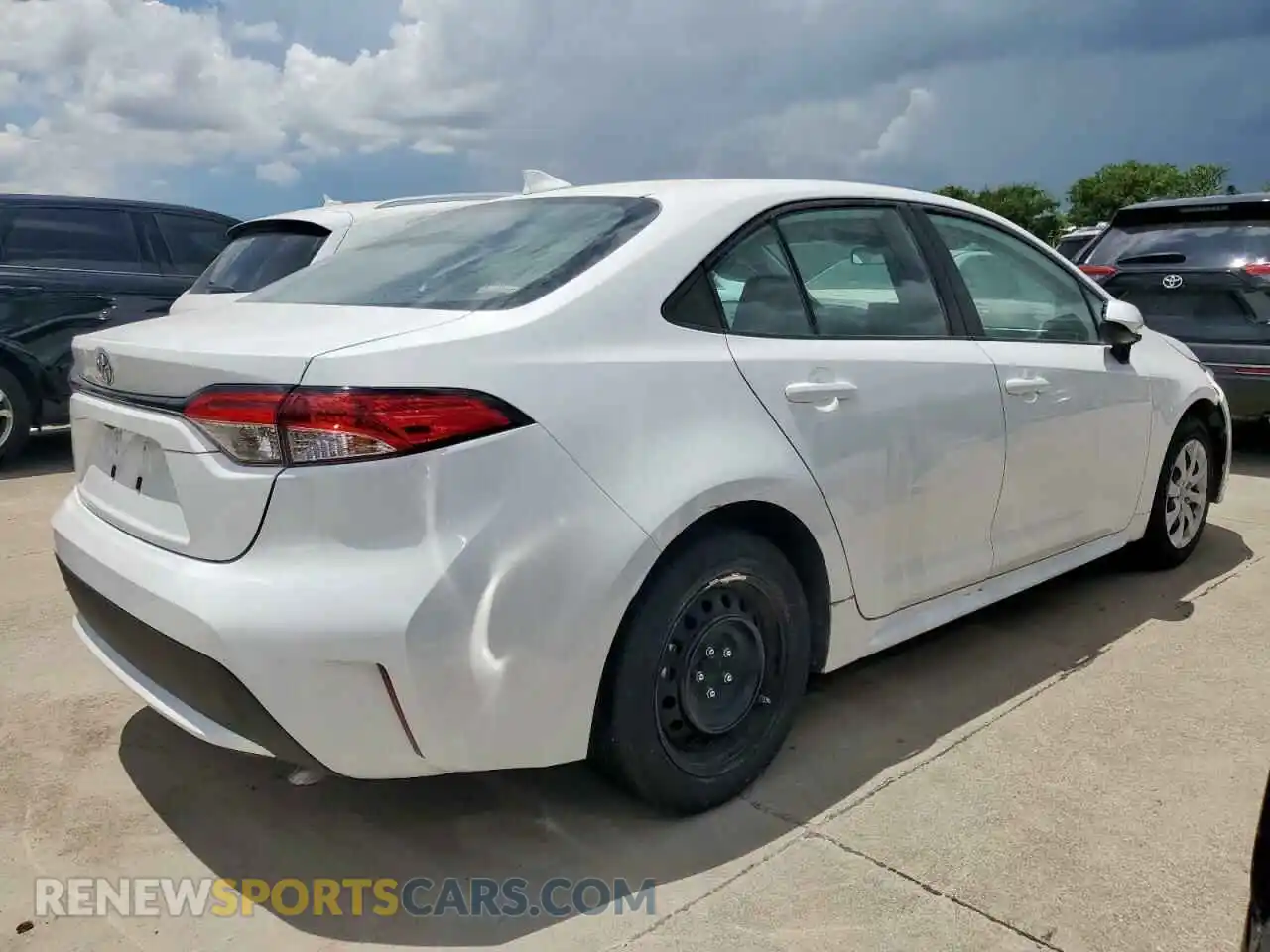 3 Photograph of a damaged car 5YFEPMAE8NP364117 TOYOTA COROLLA 2022