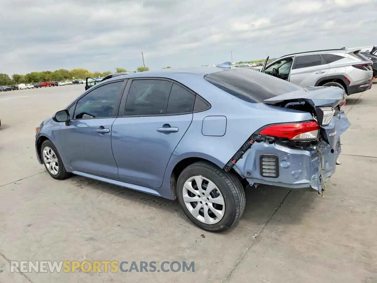 2 Photograph of a damaged car 5YFEPMAE8NP365655 TOYOTA COROLLA 2022