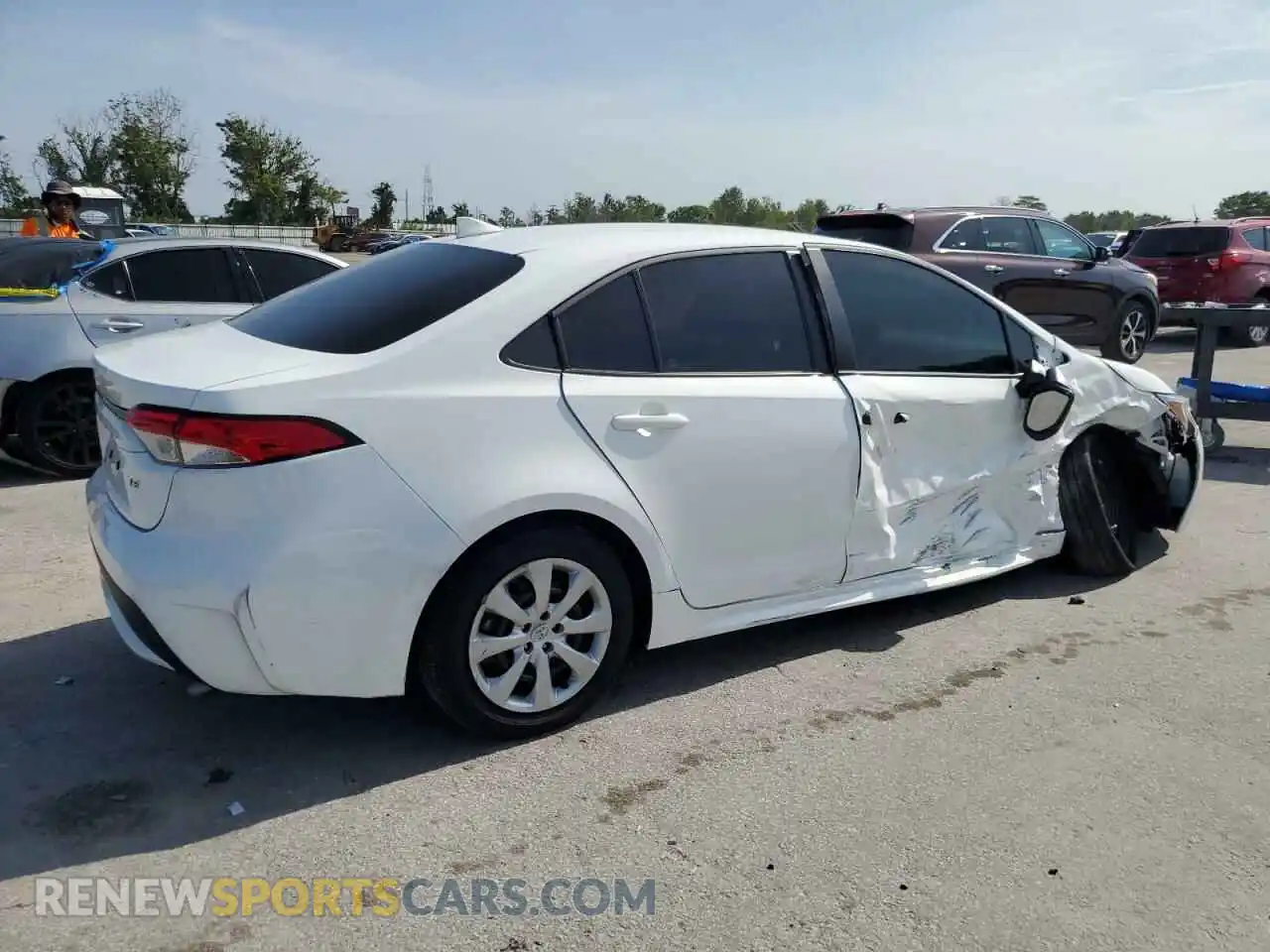 3 Photograph of a damaged car 5YFEPMAE8NP366823 TOYOTA COROLLA 2022