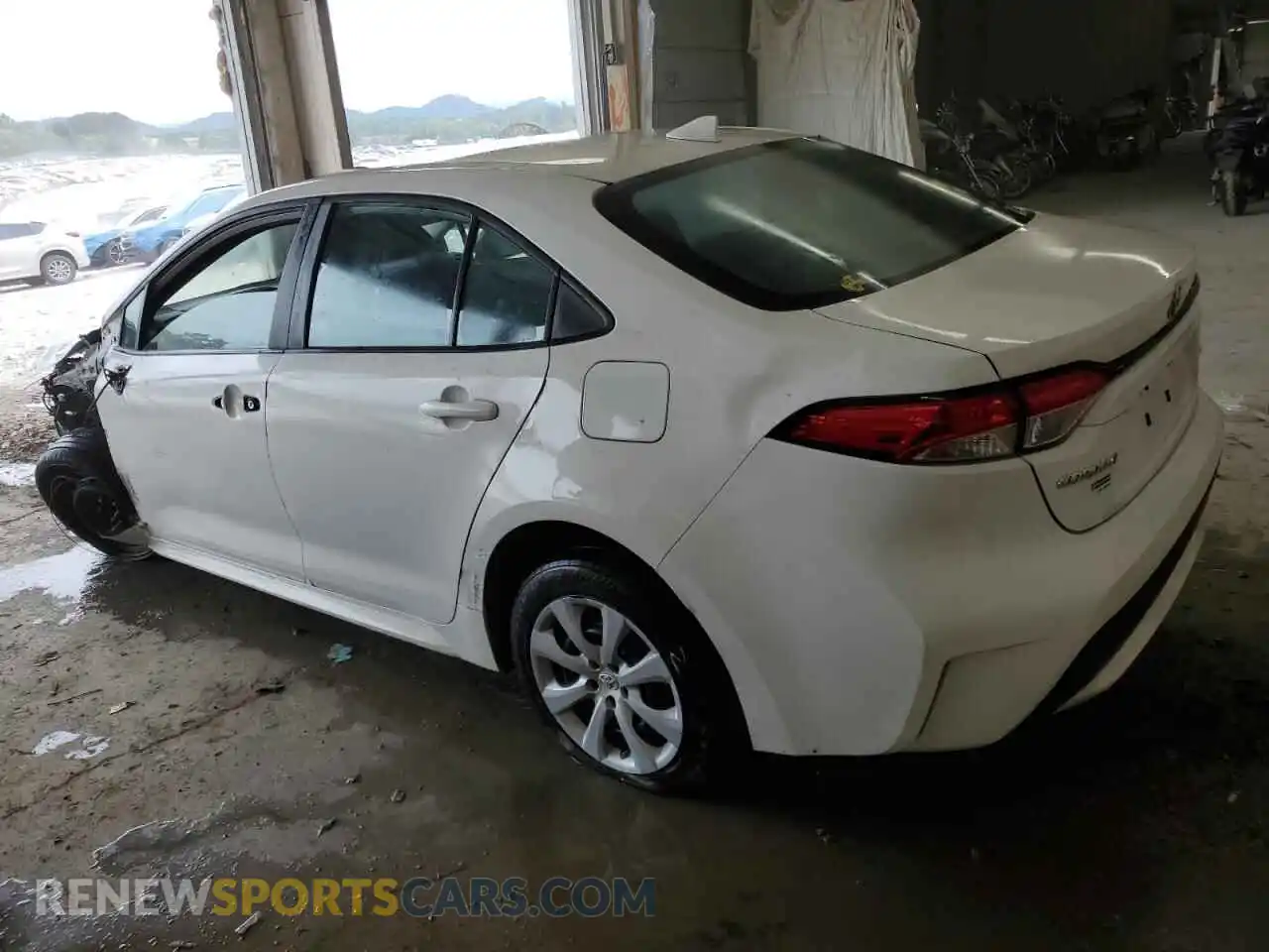2 Photograph of a damaged car 5YFEPMAE9NP334575 TOYOTA COROLLA 2022