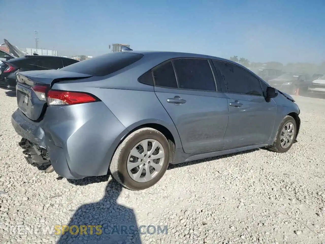 3 Photograph of a damaged car 5YFEPMAEXNP303366 TOYOTA COROLLA 2022