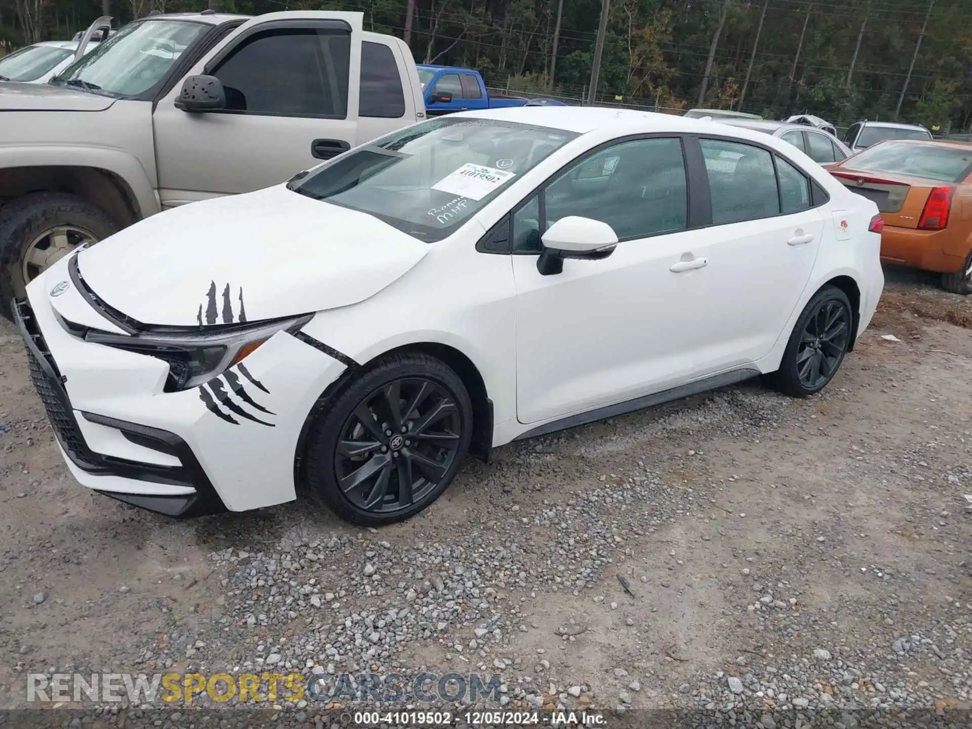 2 fotografías del automóvil dañado 5YFS4MCE1RP215496 TOYOTA COROLLA 2024
