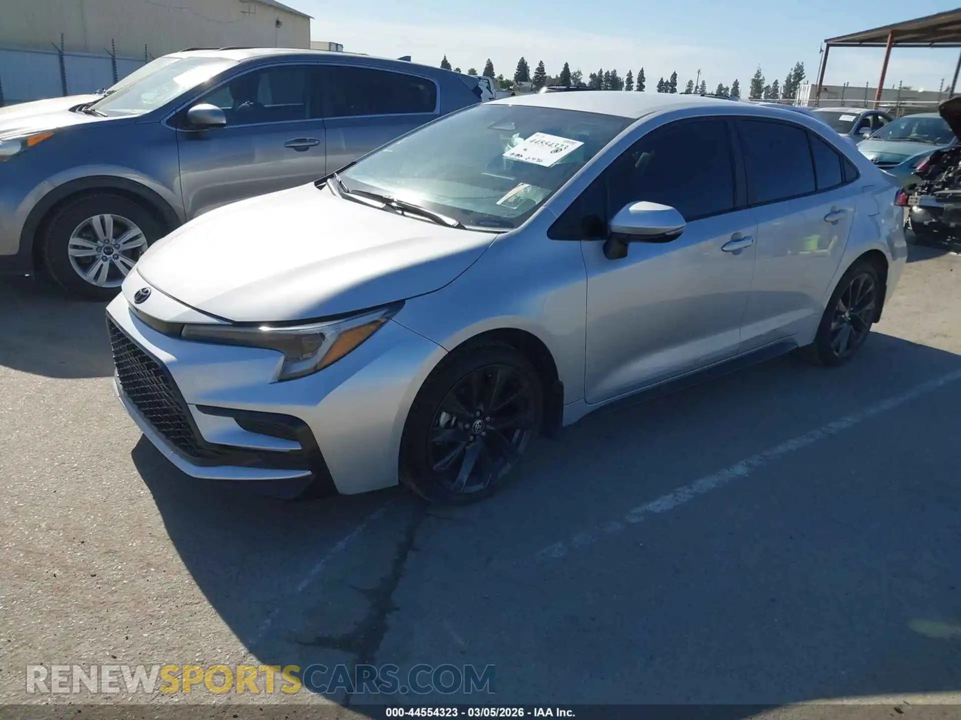 2 fotografías del automóvil dañado 5YFS4MCE9RP181484 TOYOTA COROLLA 2024