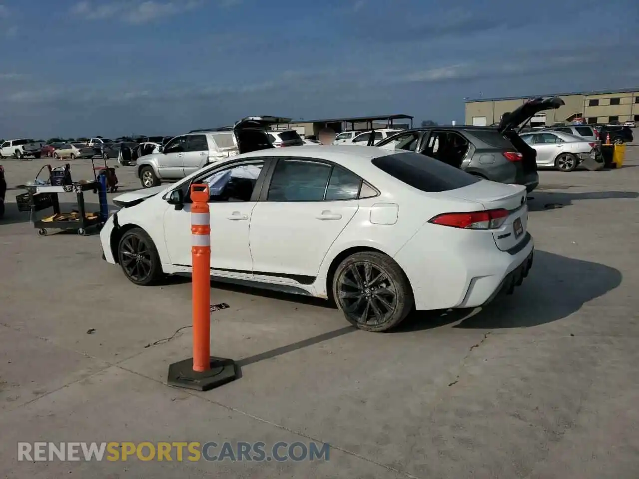 2 fotografías del automóvil dañado 5YFS4MCEXRP209051 TOYOTA COROLLA 2024