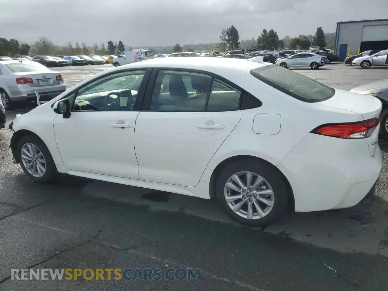 2 fotografías del automóvil dañado JTDBCMFE7R3045104 TOYOTA COROLLA 2024
