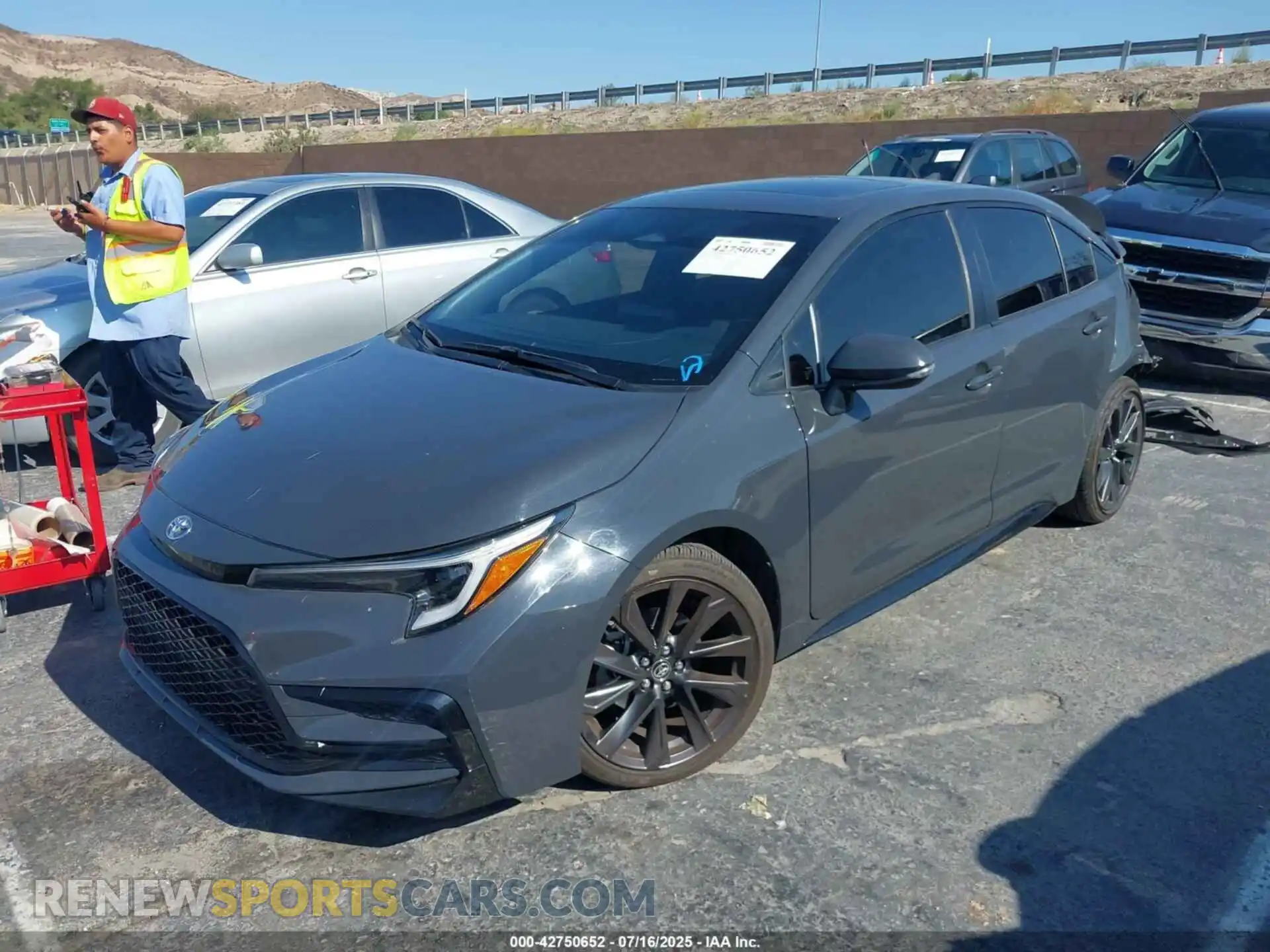 2 fotografías del automóvil dañado JTDP4MCE6R3521947 TOYOTA COROLLA 2024
