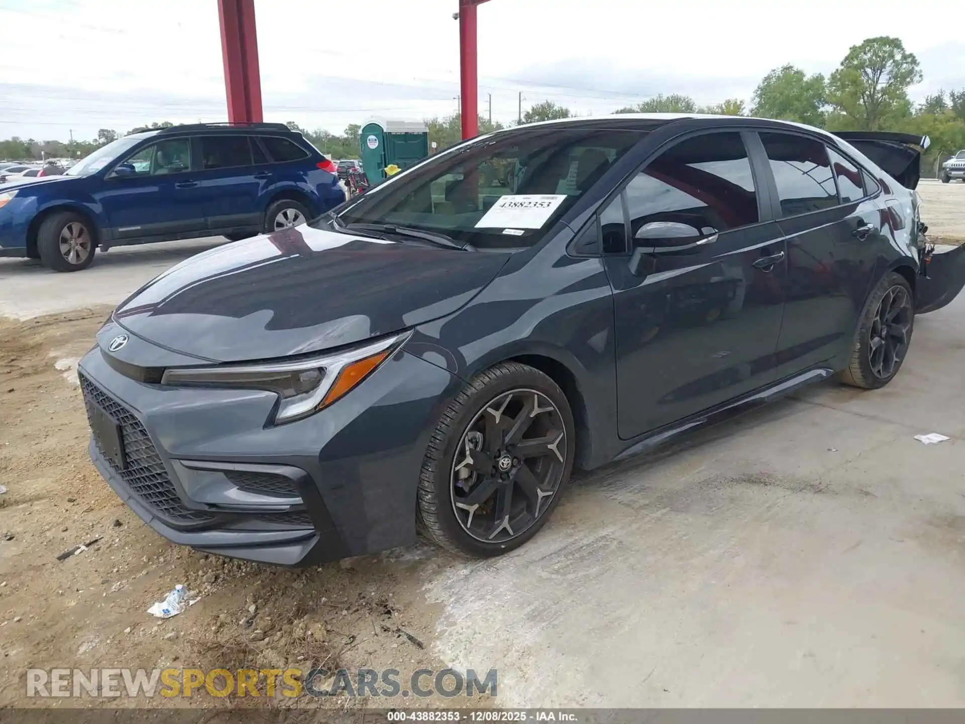 2 fotografías del automóvil dañado 5YFB4MCE9SP239437 TOYOTA COROLLA 2025
