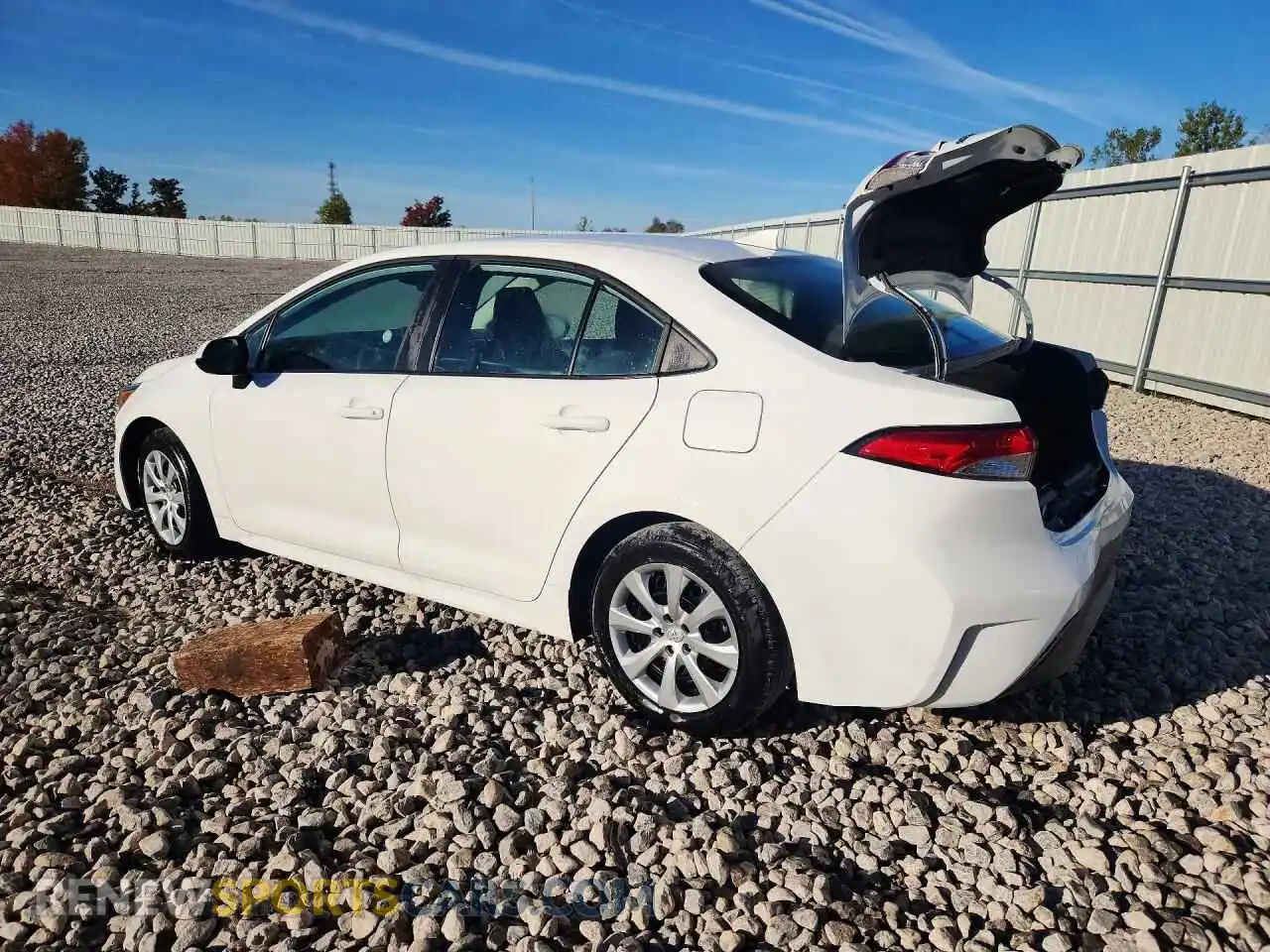 2 fotografías del automóvil dañado 5YFB4MDE2SP320584 TOYOTA COROLLA 2025