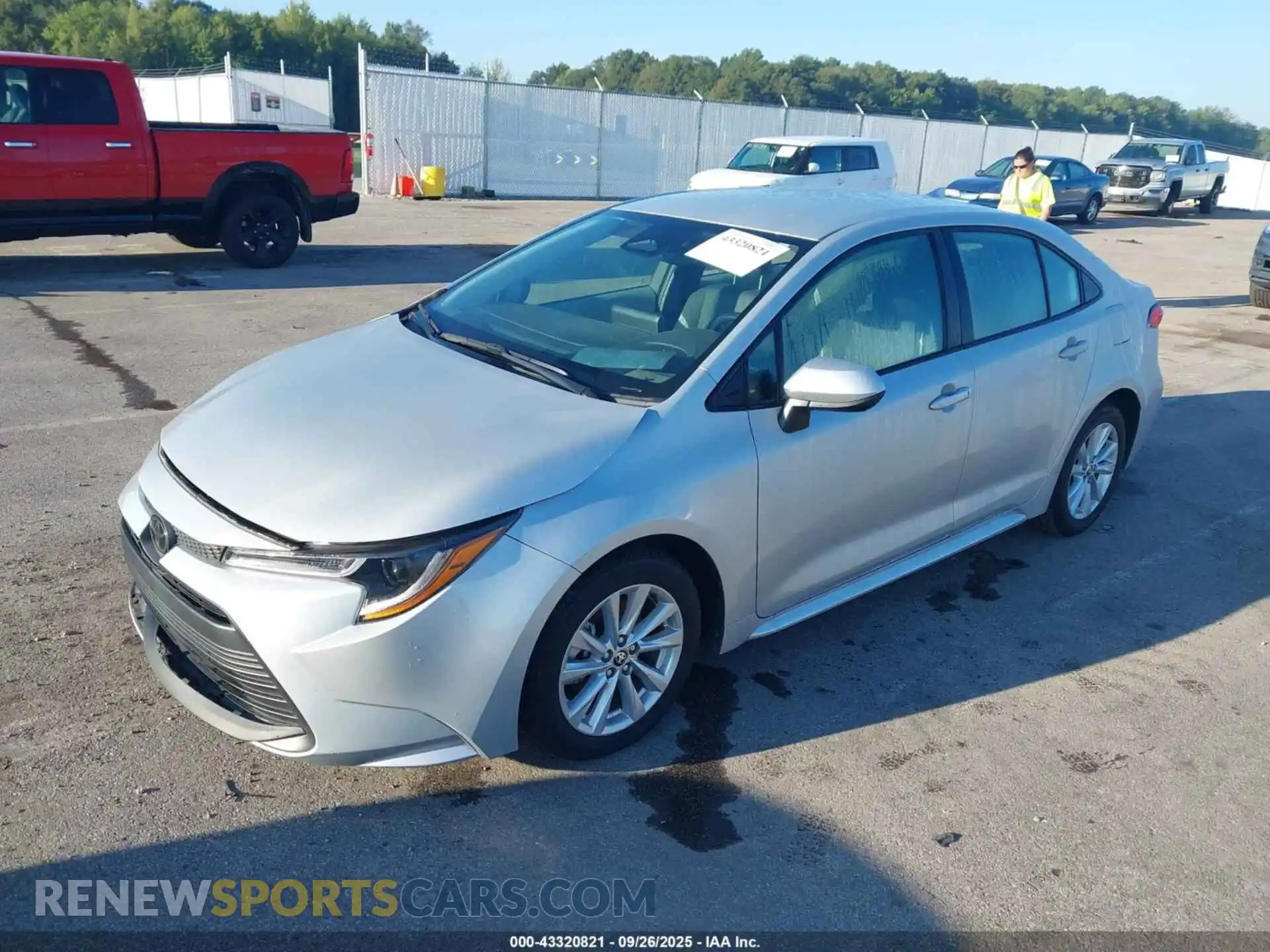 2 fotografías del automóvil dañado 5YFB4MDE3SP243109 TOYOTA COROLLA 2025