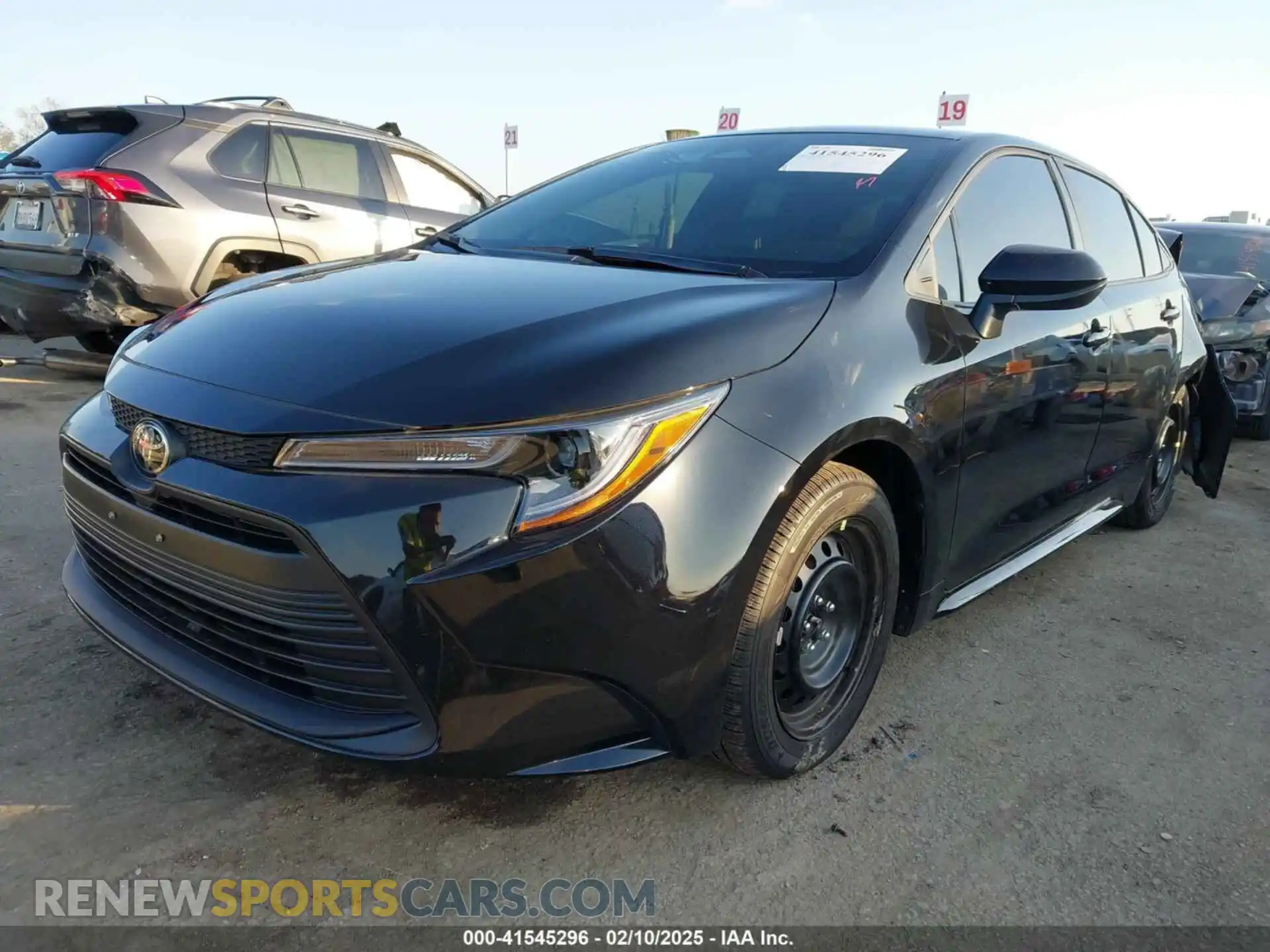 2 fotografías del automóvil dañado 5YFB4MDE6SP235537 TOYOTA COROLLA 2025