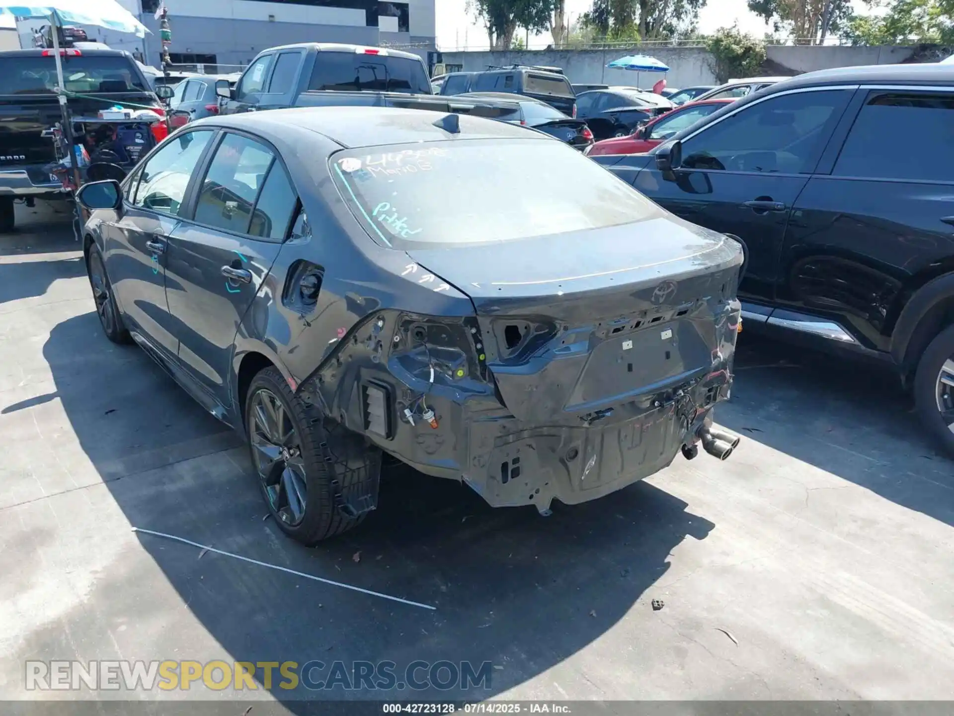 3 fotografías del automóvil dañado 5YFS4MCE0SP230707 TOYOTA COROLLA 2025