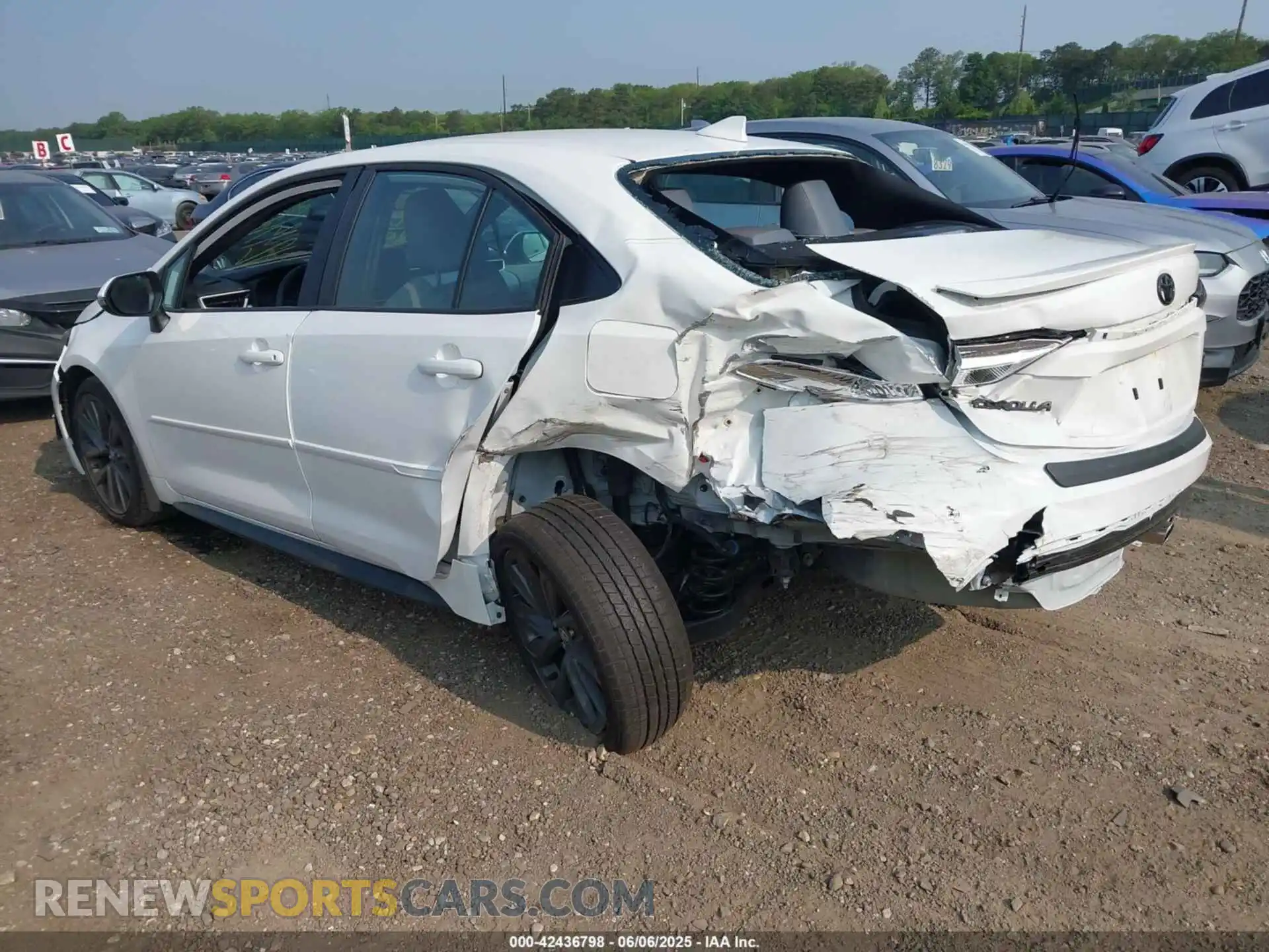 3 Photograph of a damaged car 5YFS4MCE0SP231386 TOYOTA COROLLA 2025