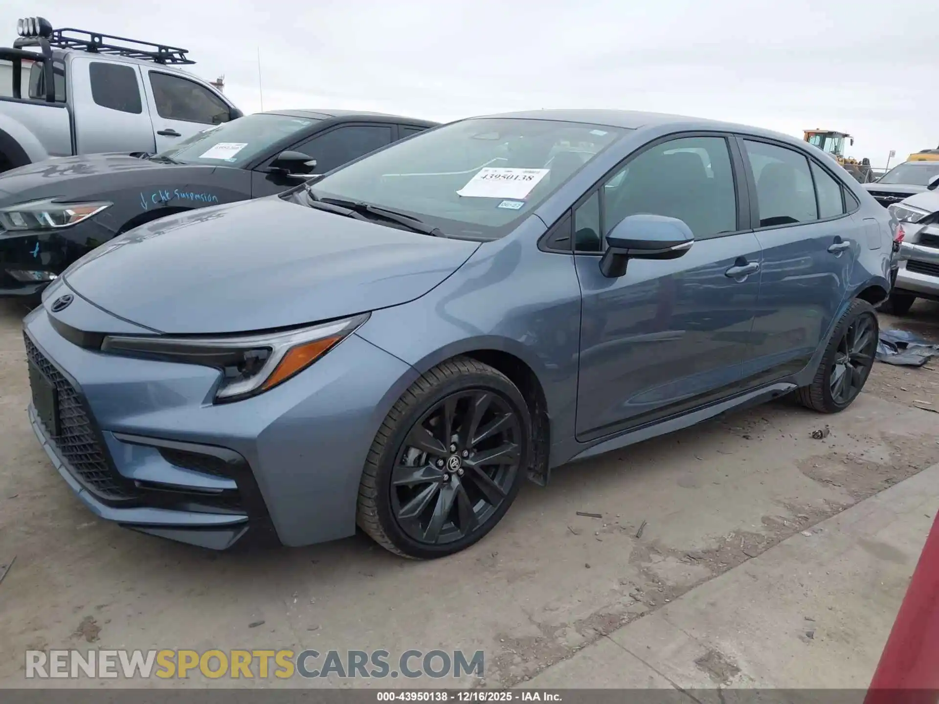 2 fotografías del automóvil dañado 5YFS4MCE5SP242402 TOYOTA COROLLA 2025