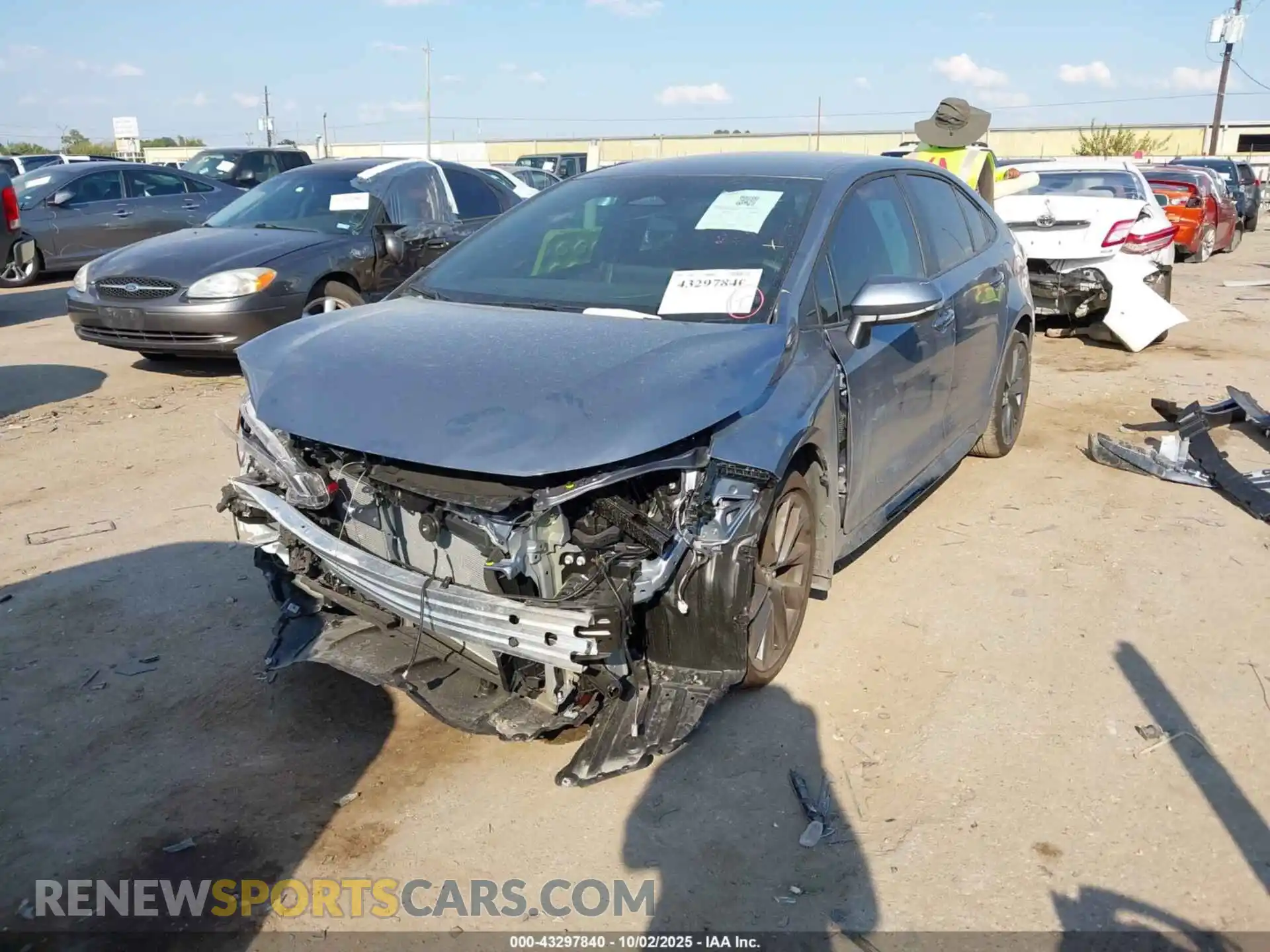 2 fotografías del automóvil dañado 5YFS4MCE7SP249156 TOYOTA COROLLA 2025