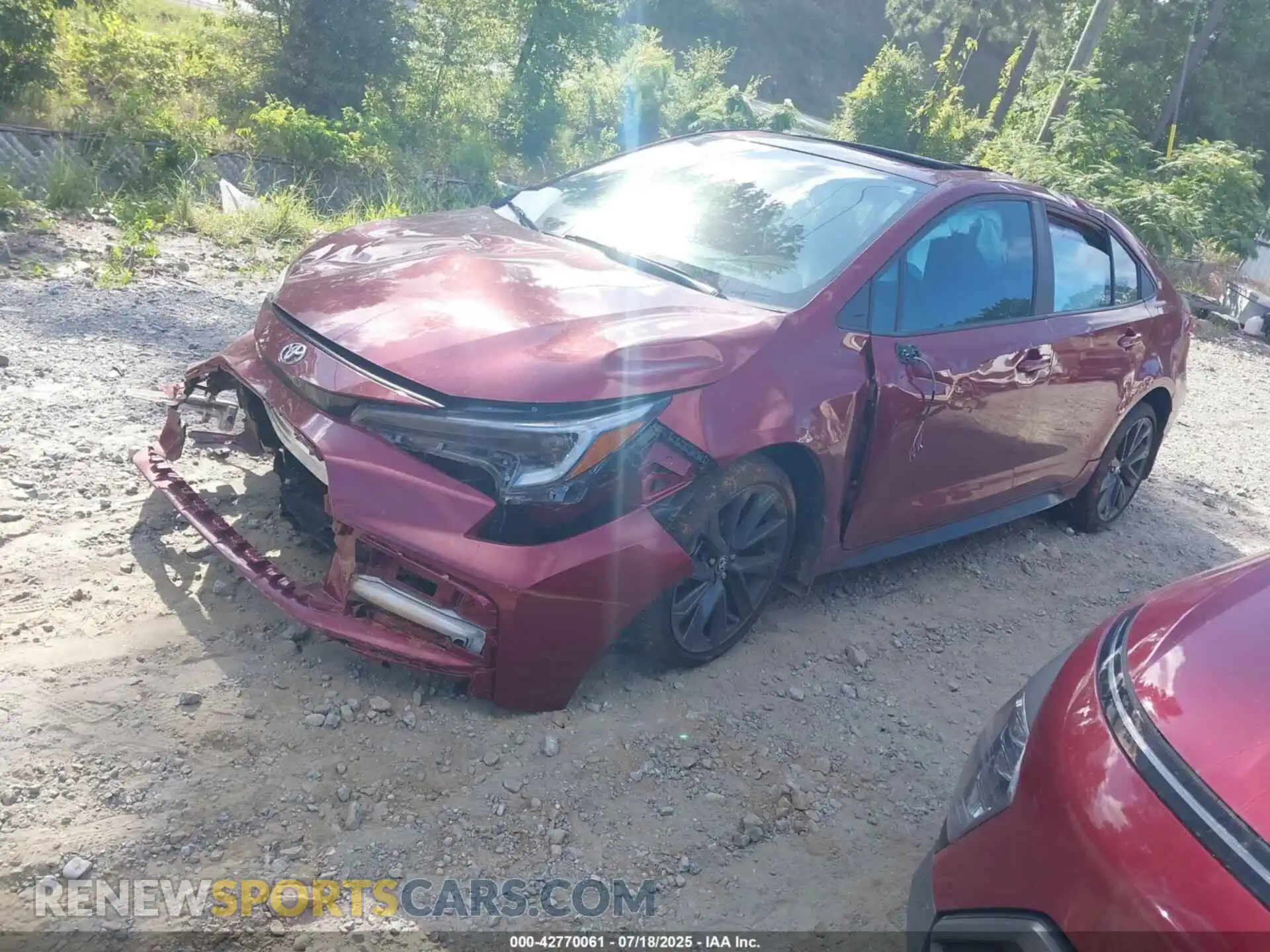 2 fotografías del automóvil dañado 5YFT4MCE6SP221823 TOYOTA COROLLA 2025