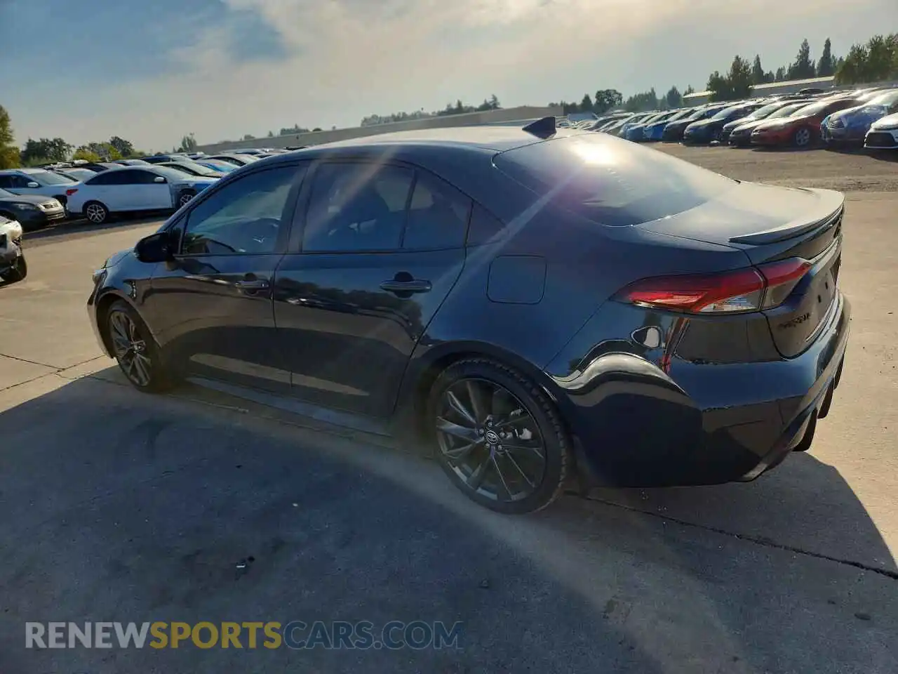 2 fotografías del automóvil dañado 5YFT4MCE9SP246649 TOYOTA COROLLA 2025