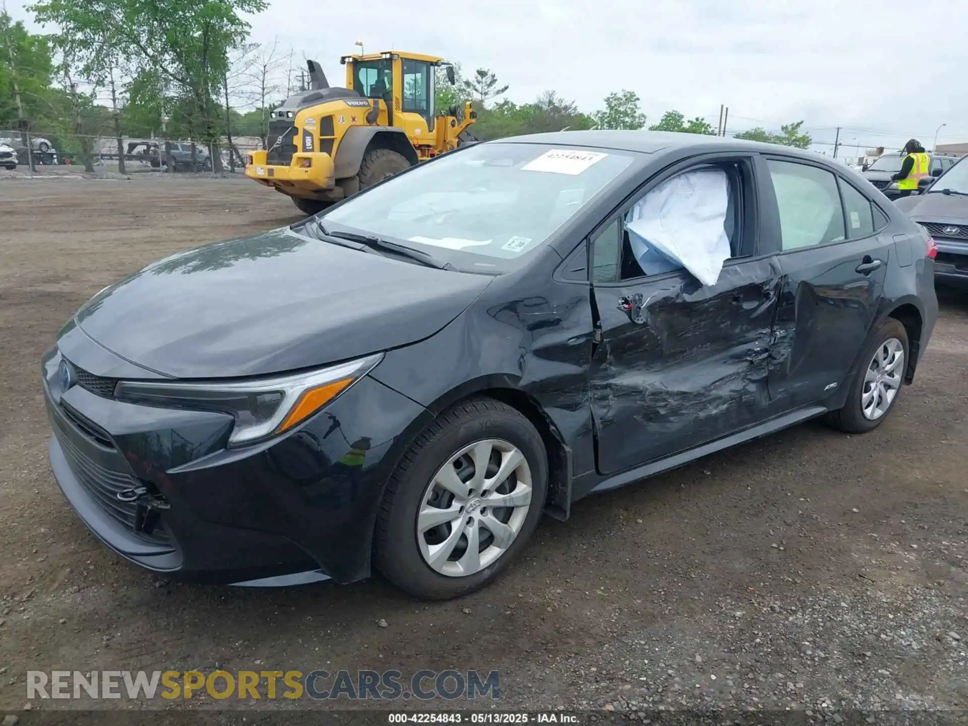 2 fotografías del automóvil dañado JTDBDMHEXSJ013064 TOYOTA COROLLA 2025