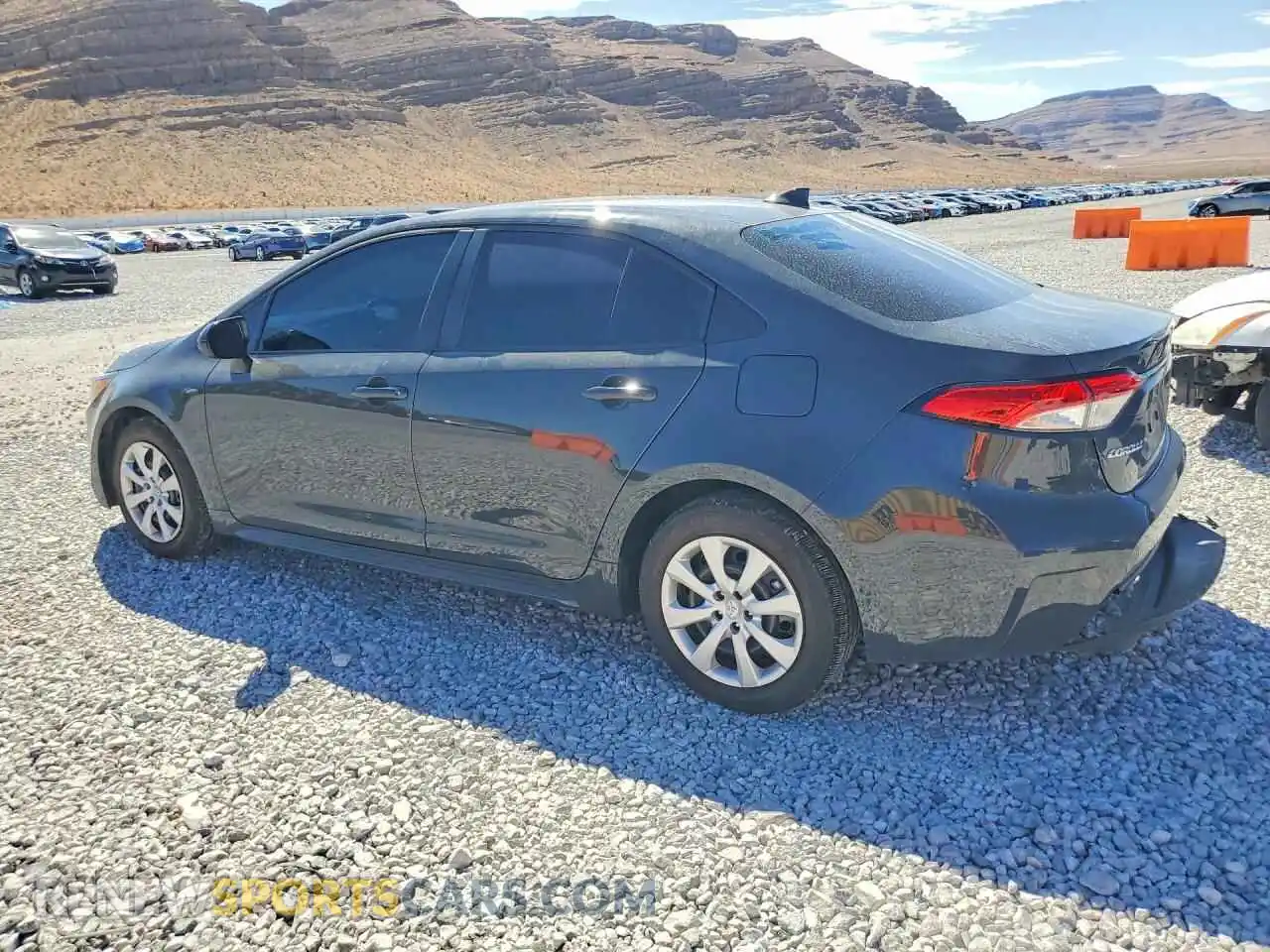 2 fotografías del automóvil dañado 5YFB4MDEXTP410437 TOYOTA COROLLA 2026