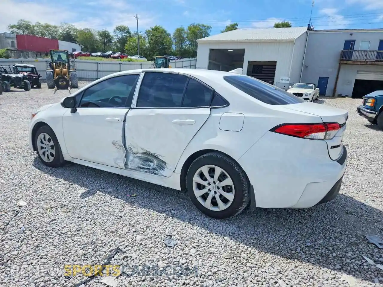 2 fotografías del automóvil dañado 5YFB4MDEXTP422717 TOYOTA COROLLA 2026