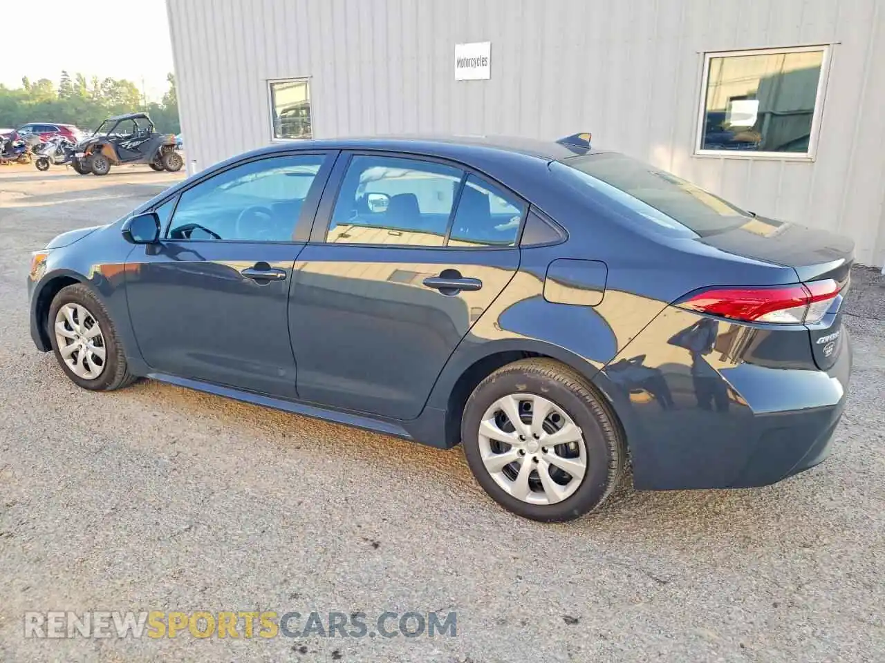 2 fotografías del automóvil dañado 5YFB4MDEXTP464305 TOYOTA COROLLA 2026