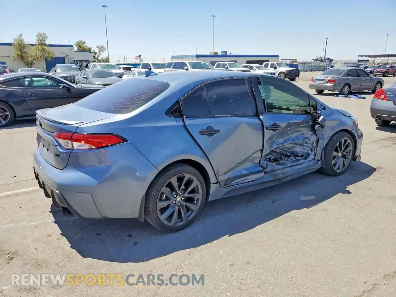 3 fotografías del automóvil dañado 5YFS4MCE1TP261367 TOYOTA COROLLA 2026