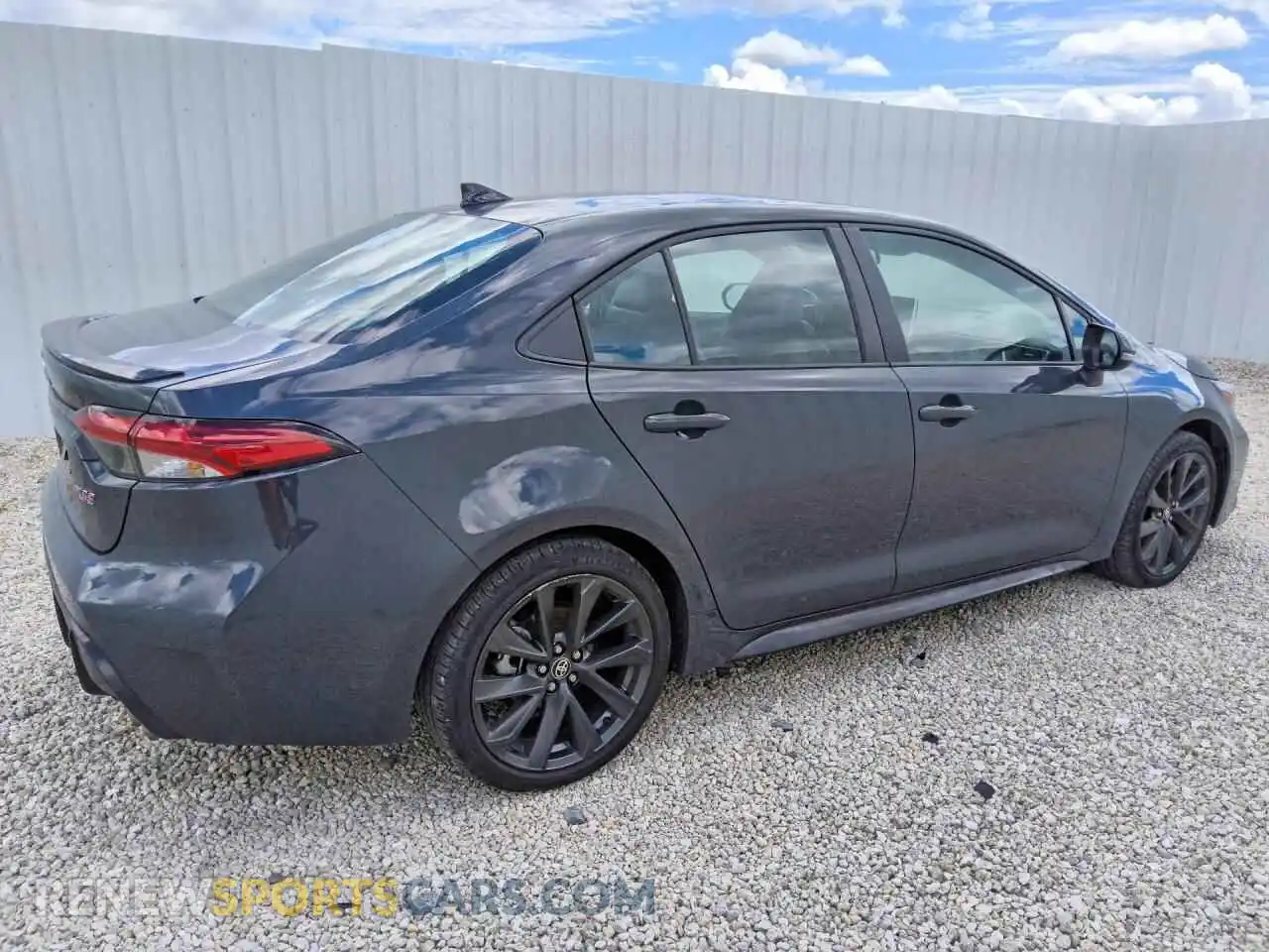 3 fotografías del automóvil dañado 5YFT4MCE0TP266712 TOYOTA COROLLA 2026