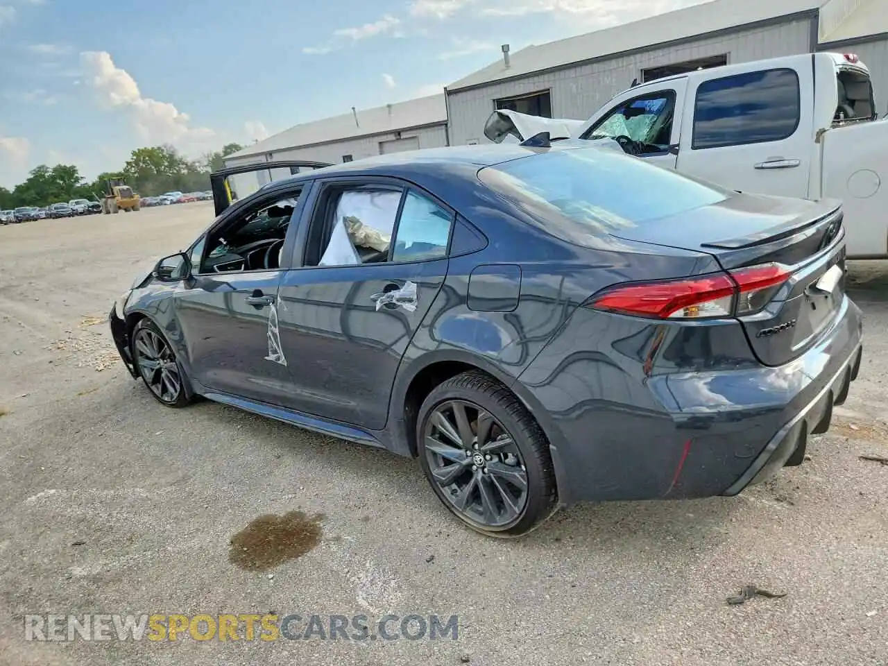 2 fotografías del automóvil dañado 5YFT4MCE9TP256938 TOYOTA COROLLA 2026