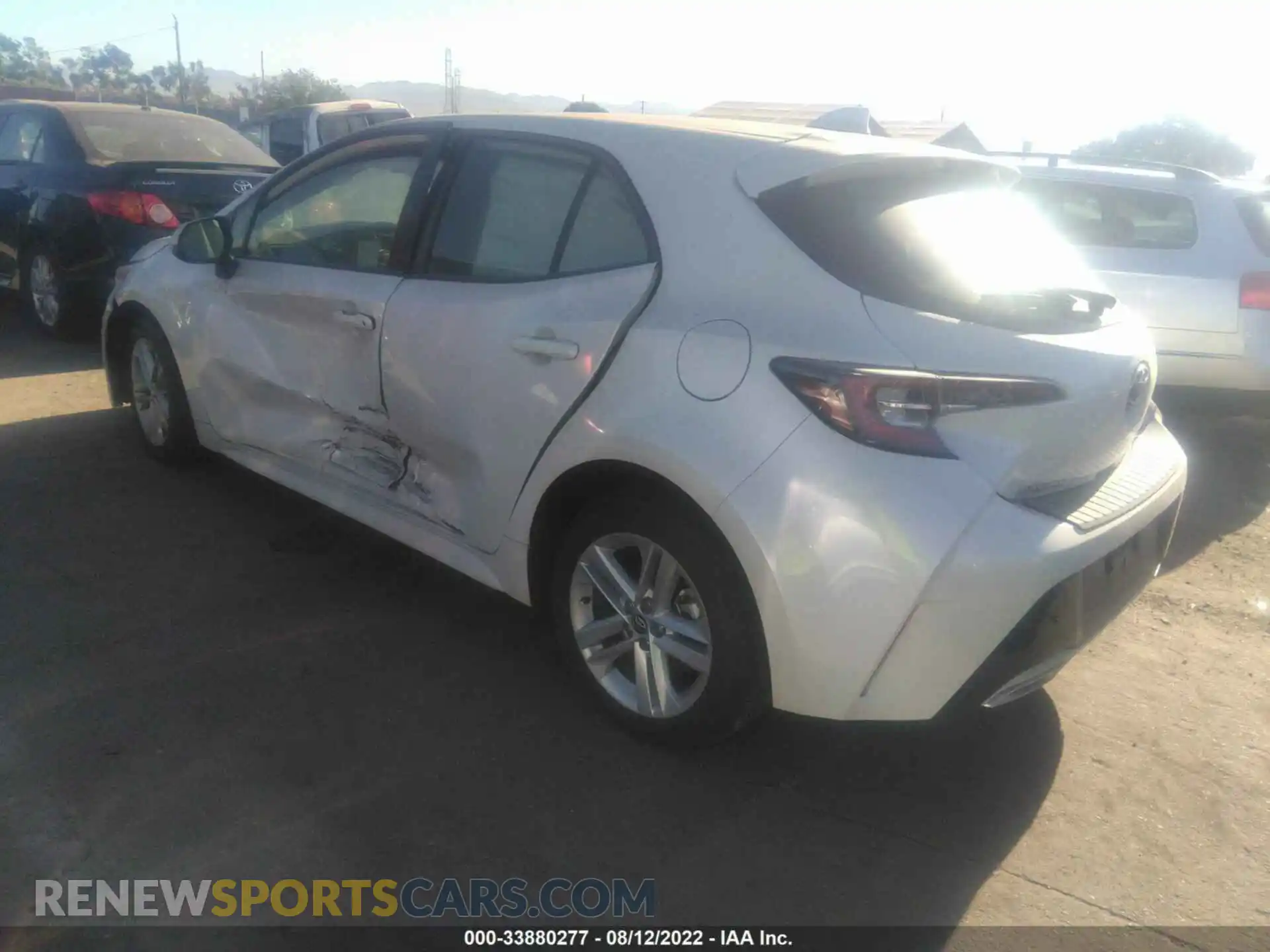3 Фотография поврежденного автомобиля JTND4RBE2L3079561 TOYOTA COROLLA HATCHBACK 2020