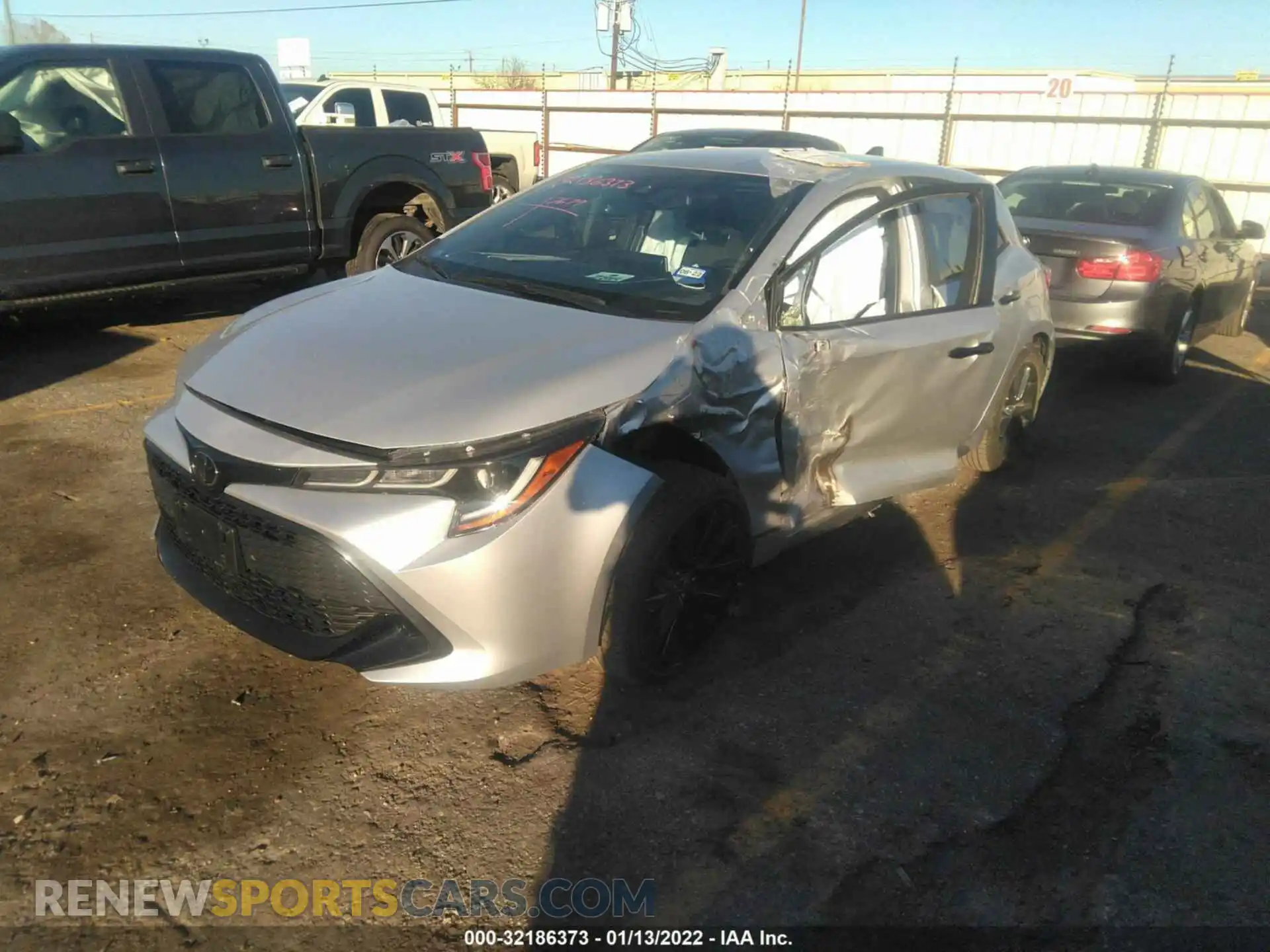 2 fotografías del automóvil dañado JTND4MBE6M3109746 TOYOTA COROLLA HATCHBACK 2021