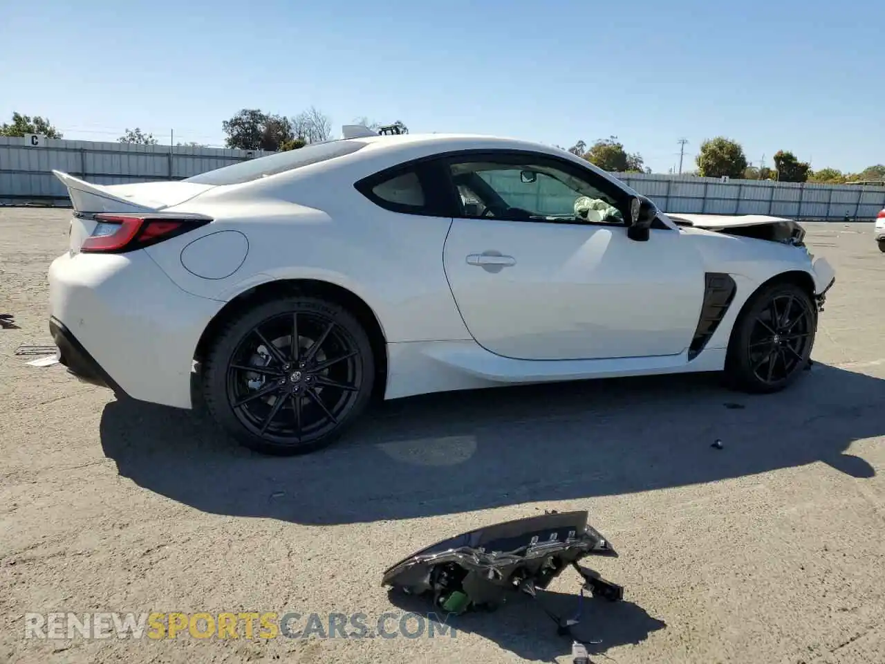 3 fotografías del automóvil dañado JF1ZNBE12R8758187 TOYOTA GR 86 PREM 2024