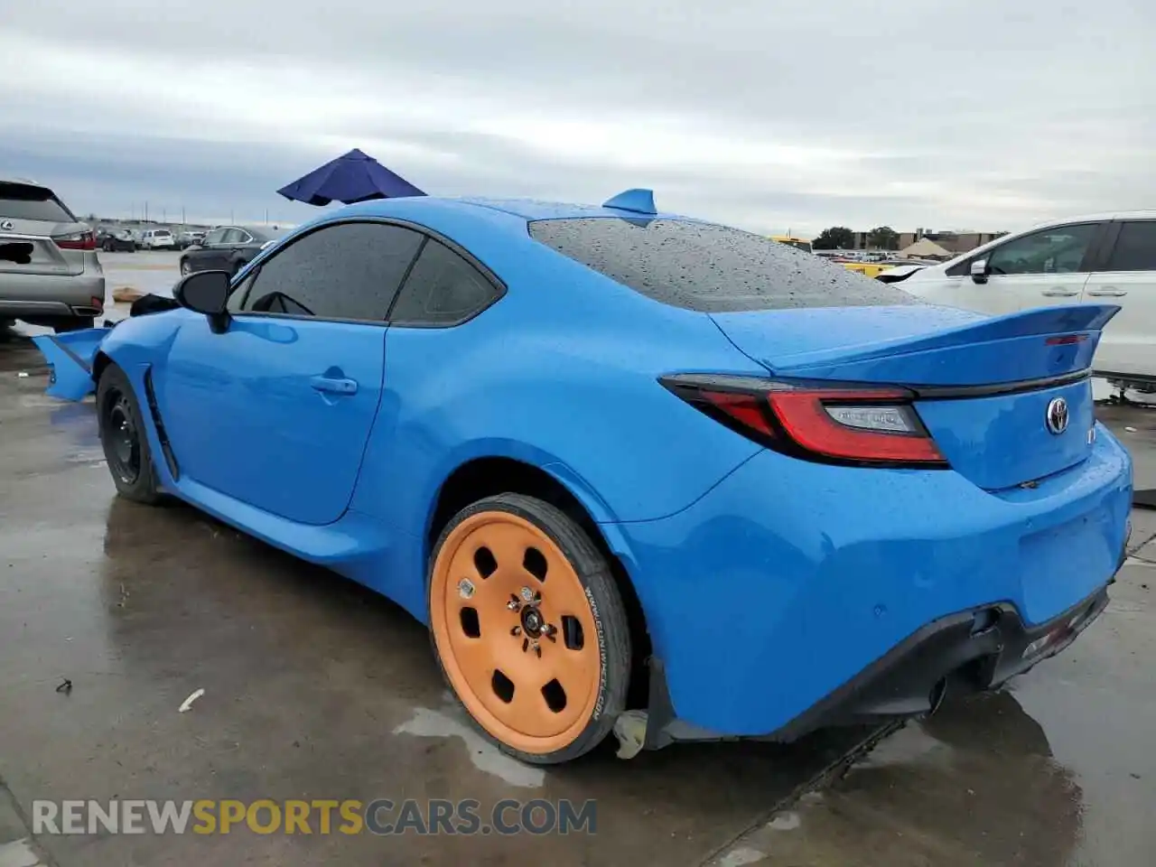 2 fotografías del automóvil dañado JF1ZNBE13R8752771 TOYOTA GR 86 PREM 2024