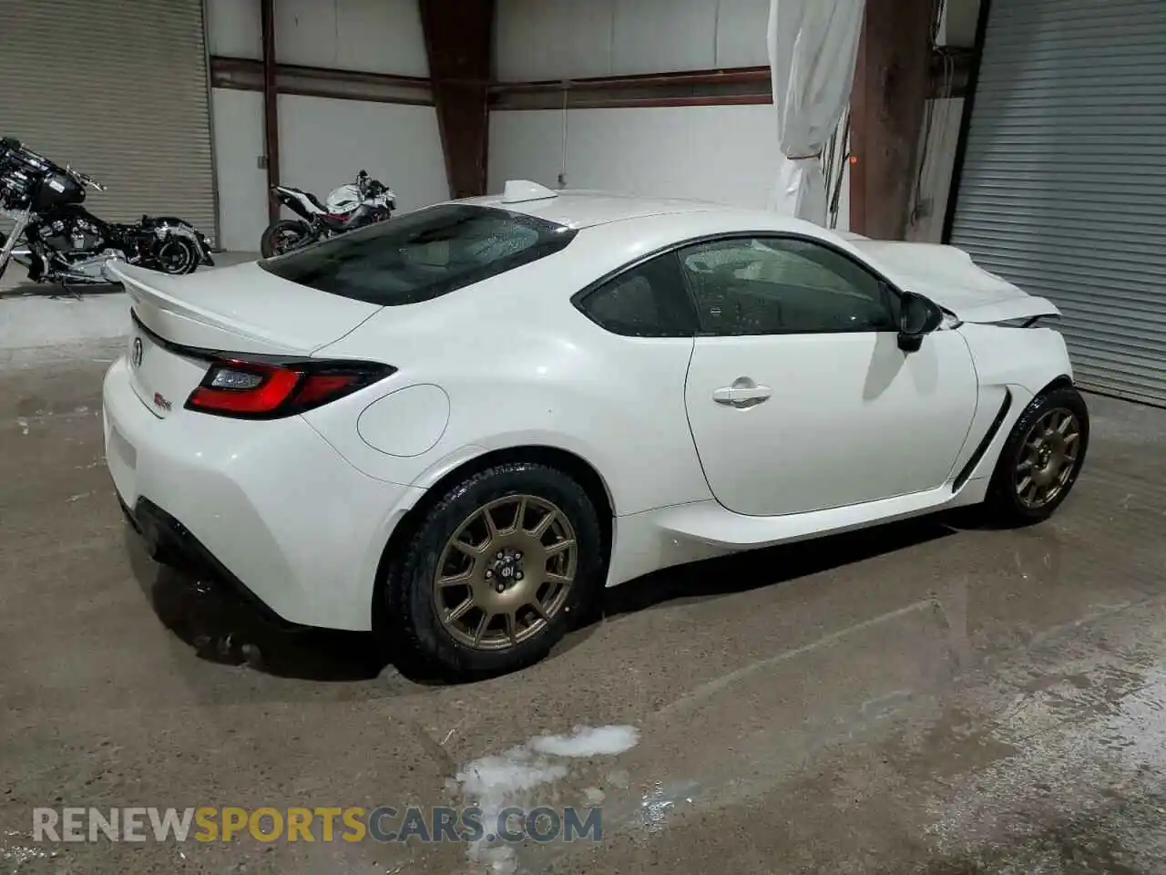 3 fotografías del automóvil dañado JF1ZNBE13R9756474 TOYOTA GR 86 PREM 2024