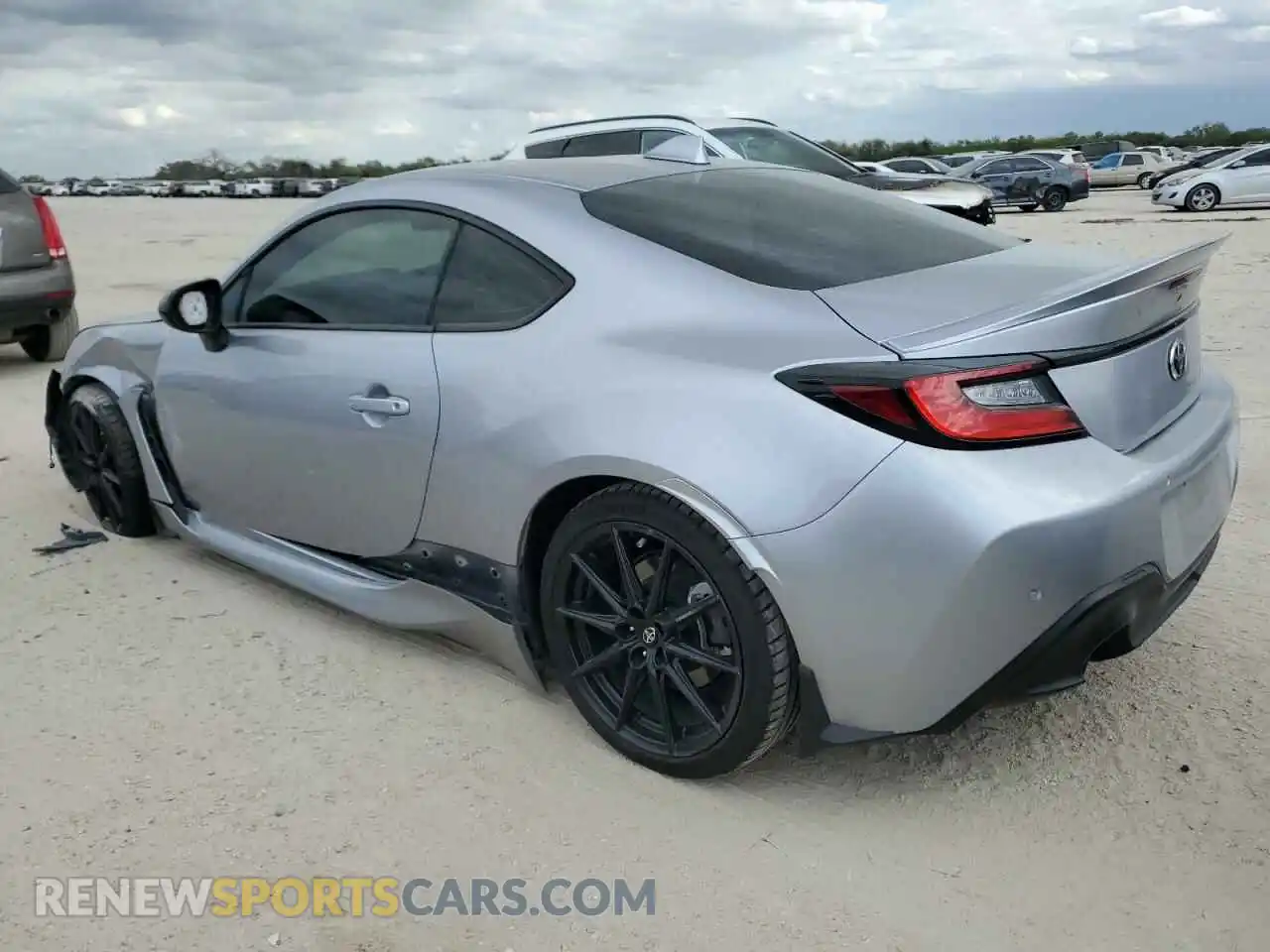 2 fotografías del automóvil dañado JF1ZNBE14R8751967 TOYOTA GR 86 PREM 2024