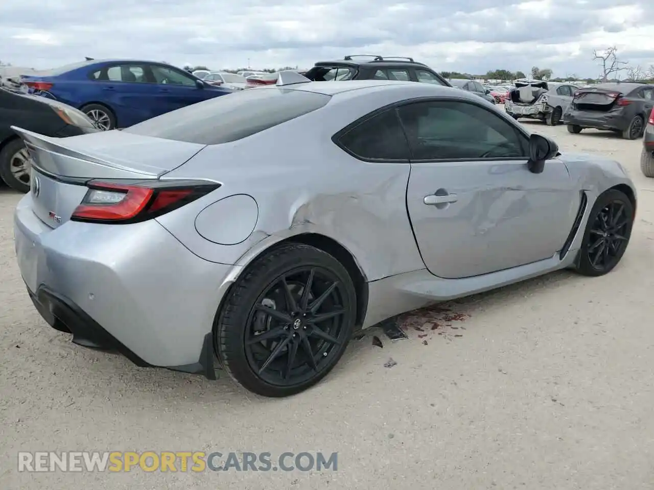 3 fotografías del automóvil dañado JF1ZNBE14R8751967 TOYOTA GR 86 PREM 2024