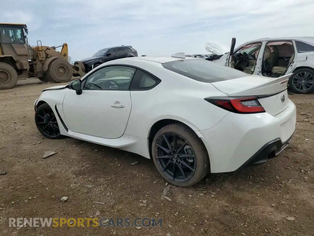 2 fotografías del automóvil dañado JF1ZNBE14R9753406 TOYOTA GR 86 PREM 2024