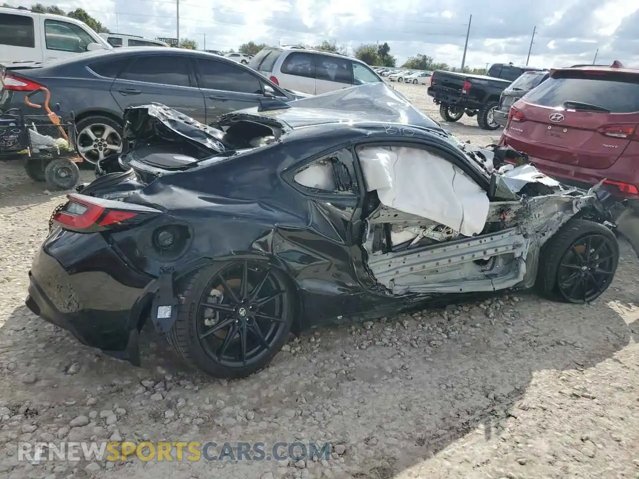3 fotografías del automóvil dañado JF1ZNBE17R8752093 TOYOTA GR 86 PREM 2024