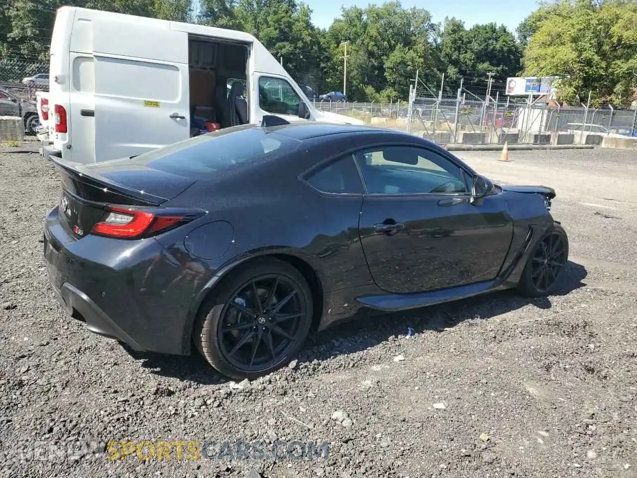 3 fotografías del automóvil dañado JF1ZNBE17R8756676 TOYOTA GR 86 PREM 2024