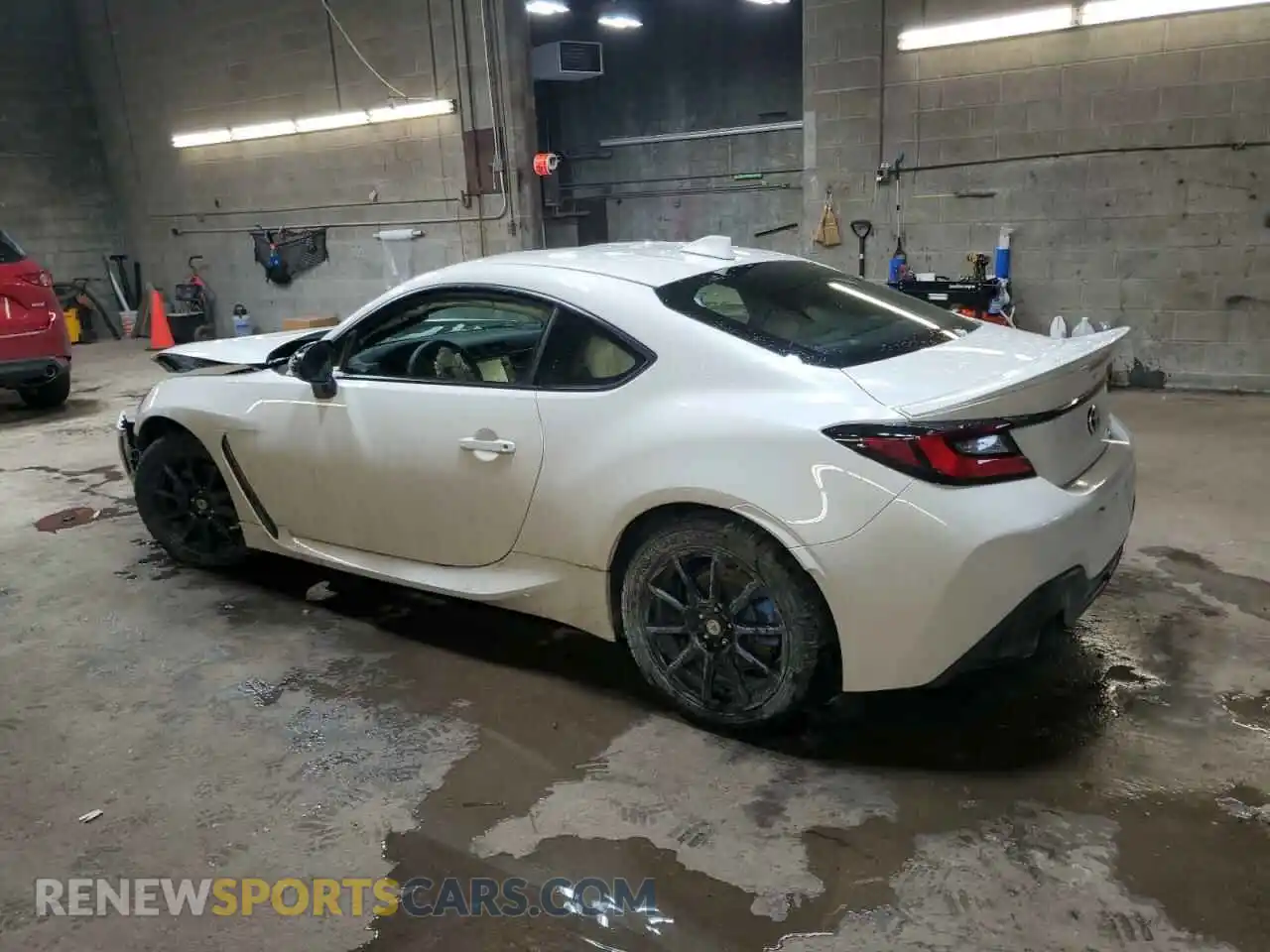 2 fotografías del automóvil dañado JF1ZNBE1XR9751630 TOYOTA GR 86 PREM 2024